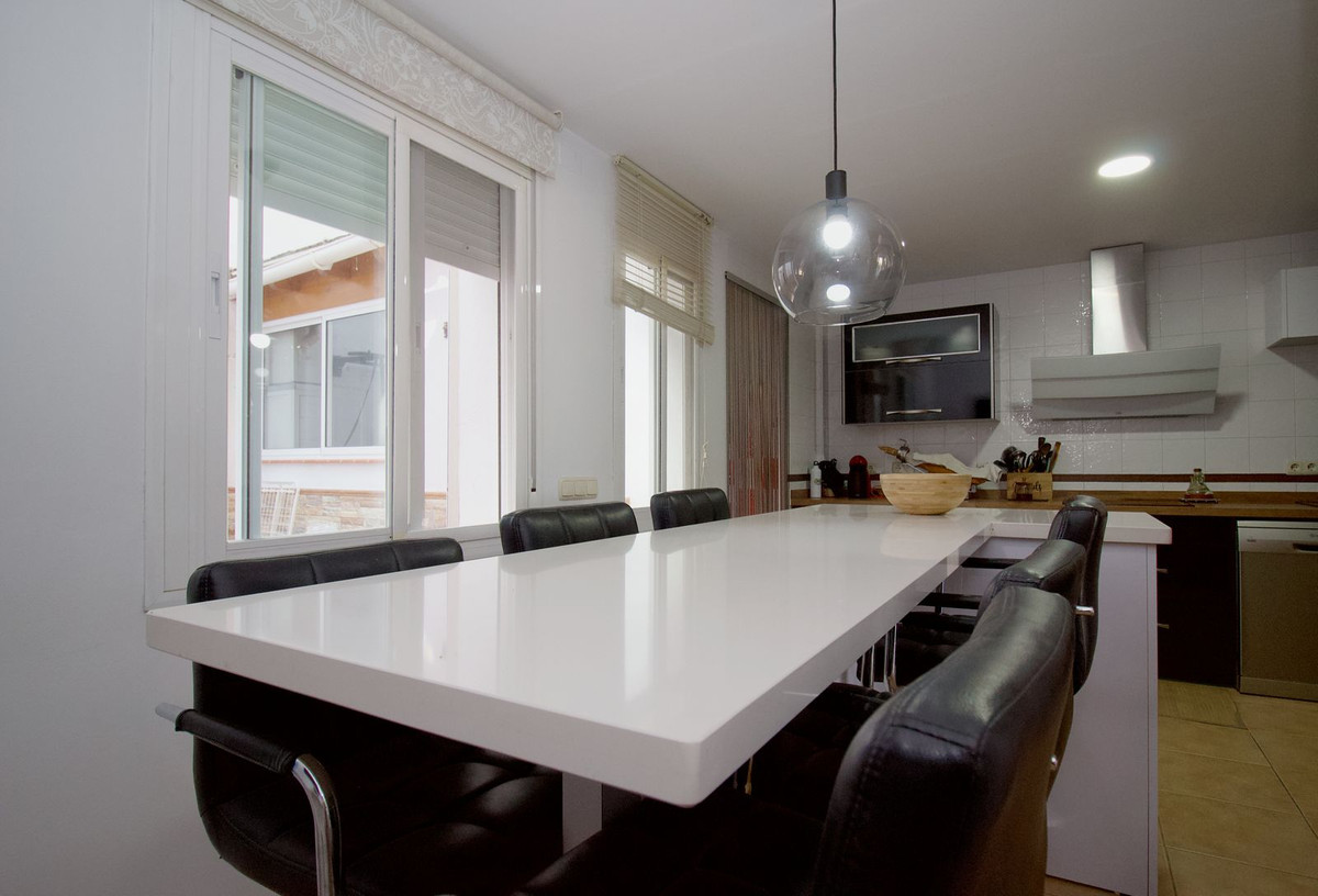 Casa Adosada de 4 Dormitorios en venta en Coin