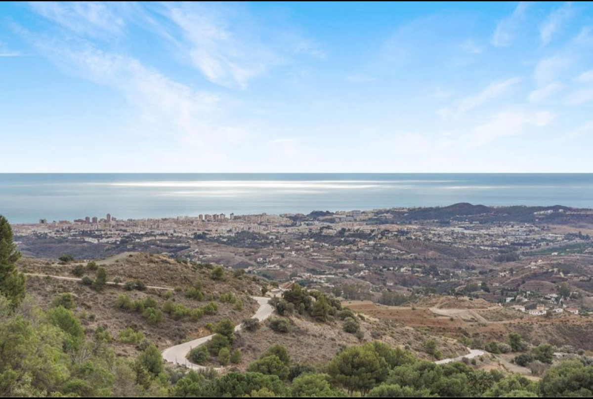 Casa de 3 Dormitorios en venta en Valtocado, Mijas