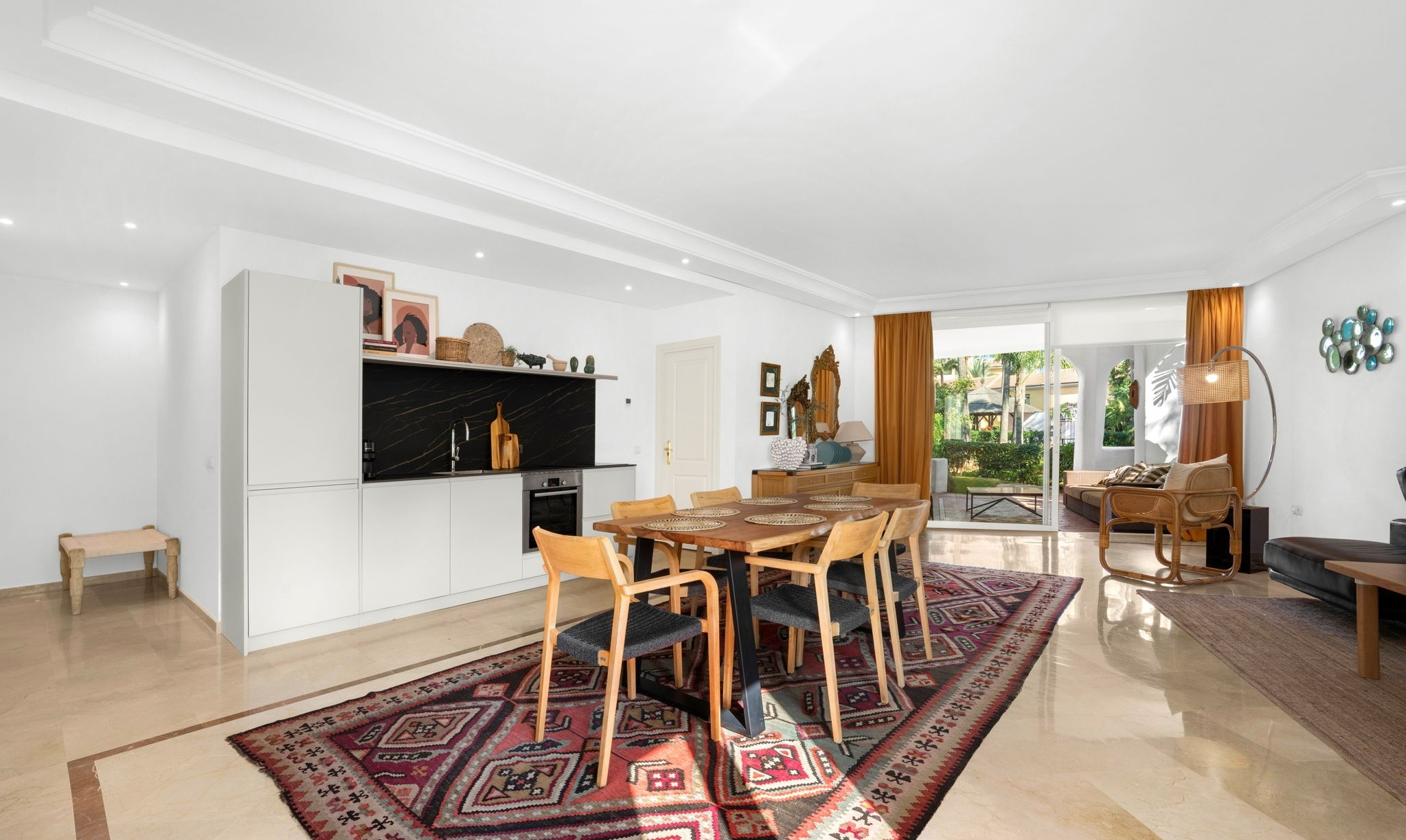 3 Bed, 2 Bath - Apartment for Sale in Puerto Banus, Marbella