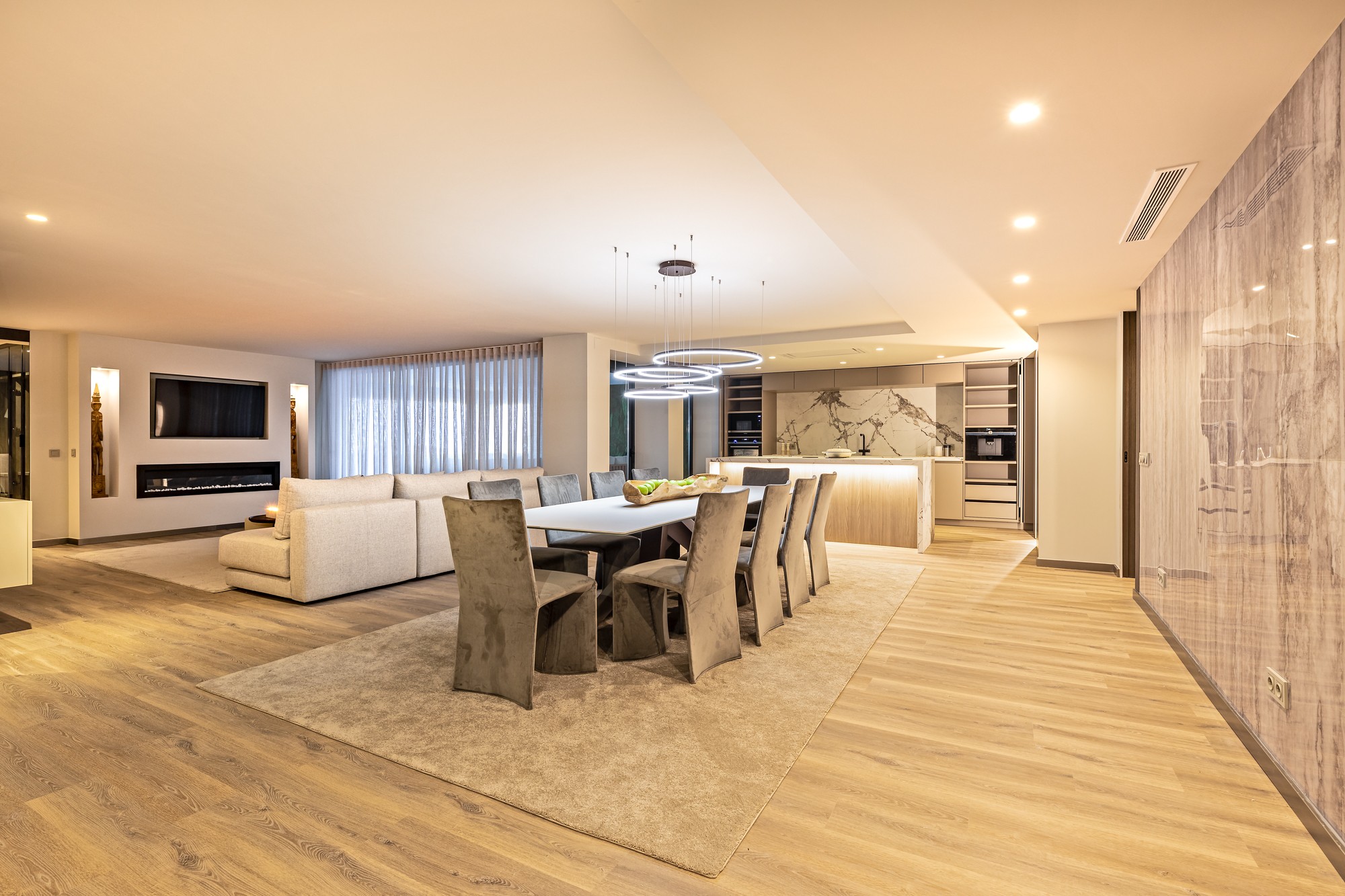 Piso de 5 Dormitorios en venta en Puerto Banús, Marbella