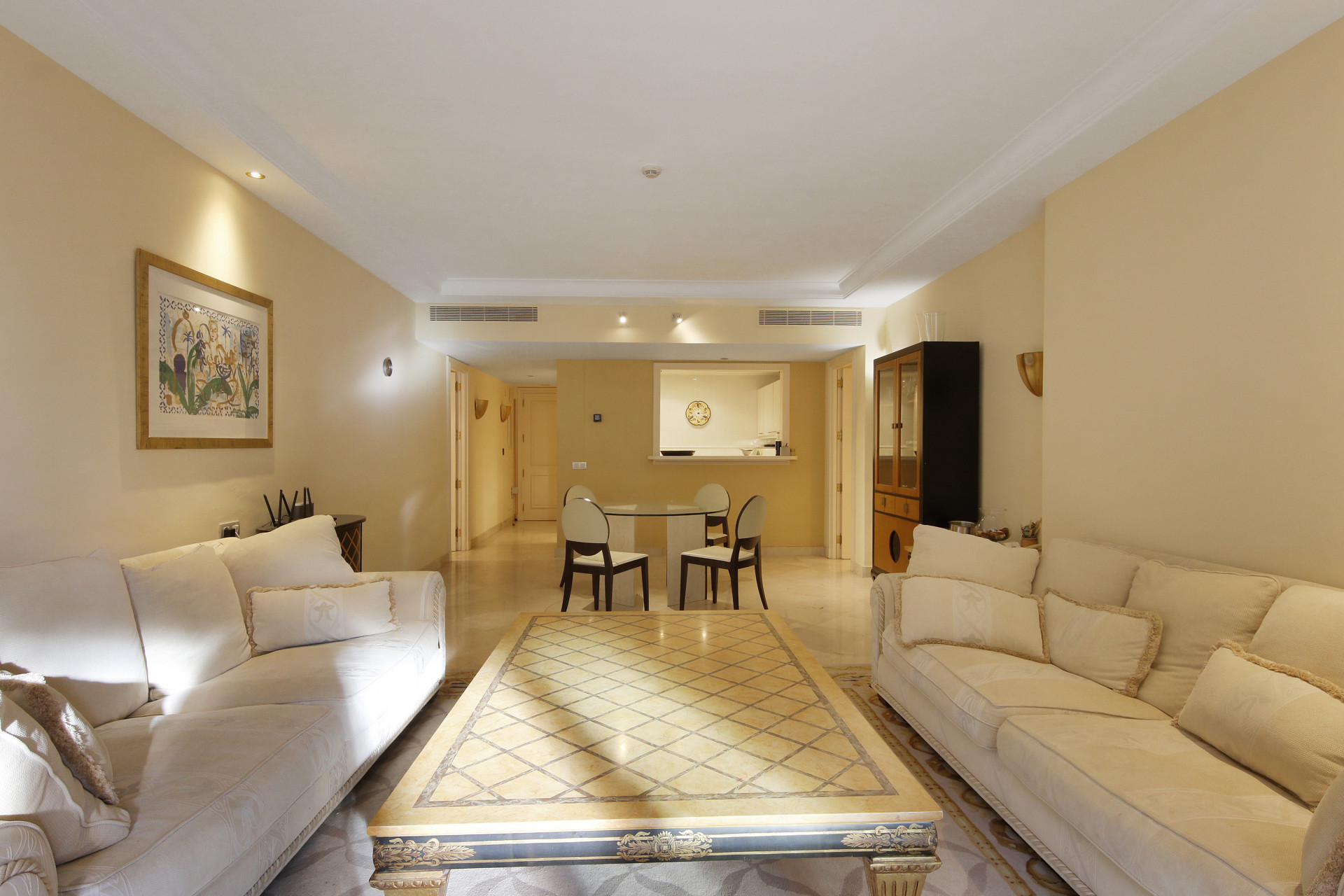 Piso de 2 Dormitorios y 2 Baños en venta en La Alqueria, Estepona