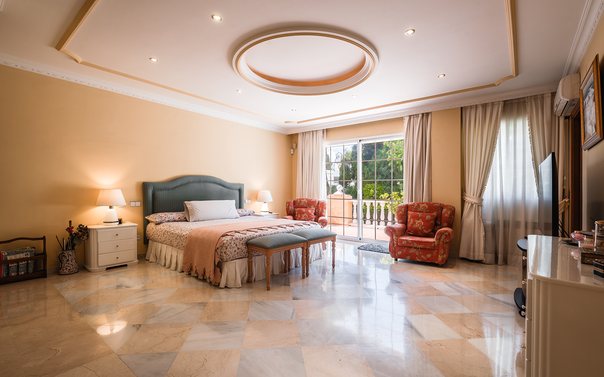 Casa de 5 Dormitorios en venta en Nueva Andalucía, Marbella