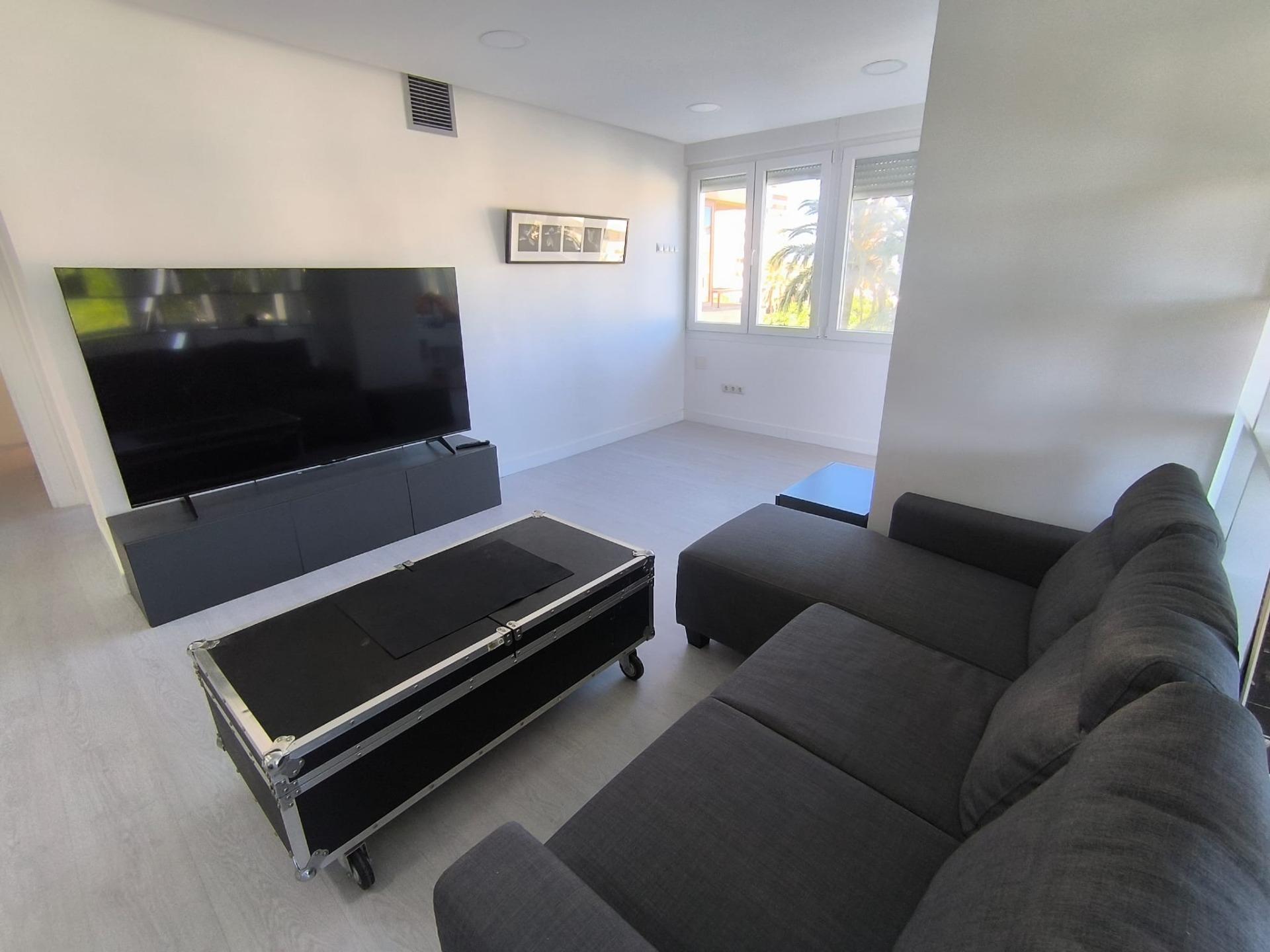 Piso de 2 Dormitorios en venta en Playamar, Torremolinos