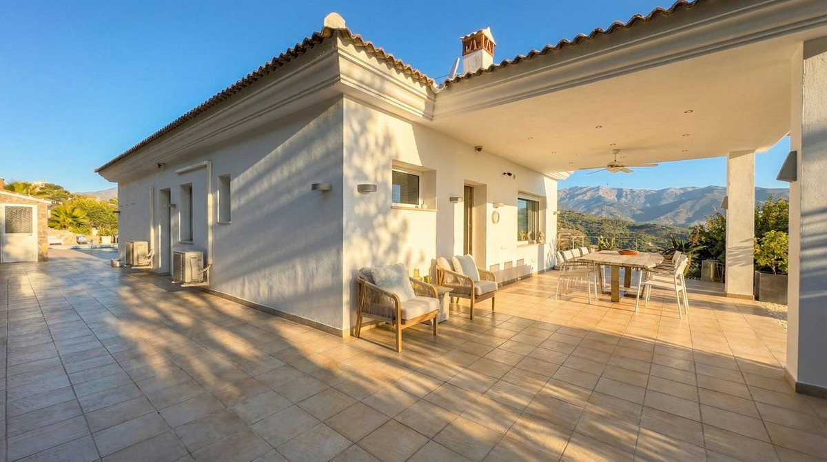 4 Bed - Villa for Sale in Guaro