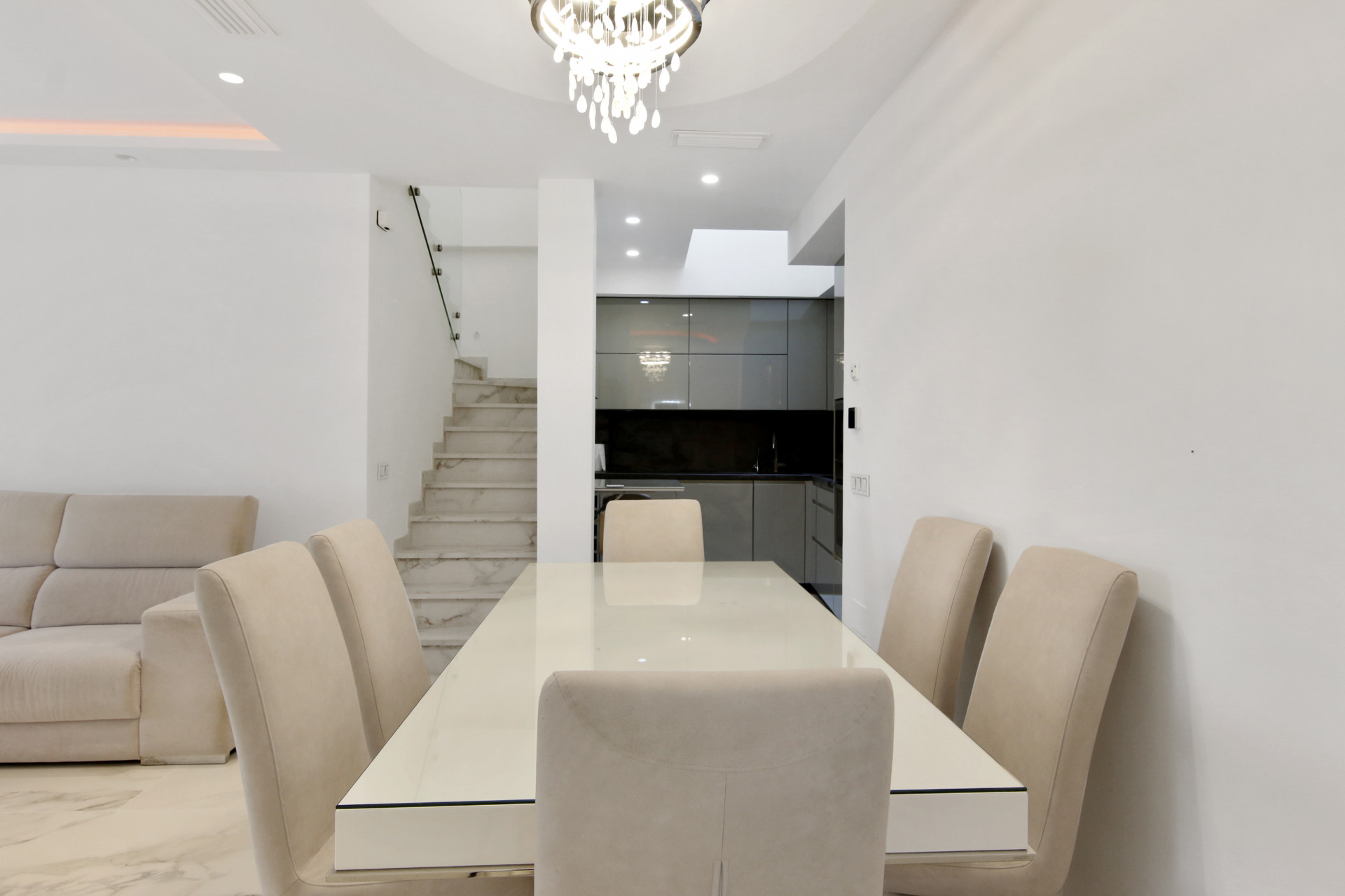Casa Adosada de 3 Dormitorios y 3 Baños en venta en La Alqueria, Estepona