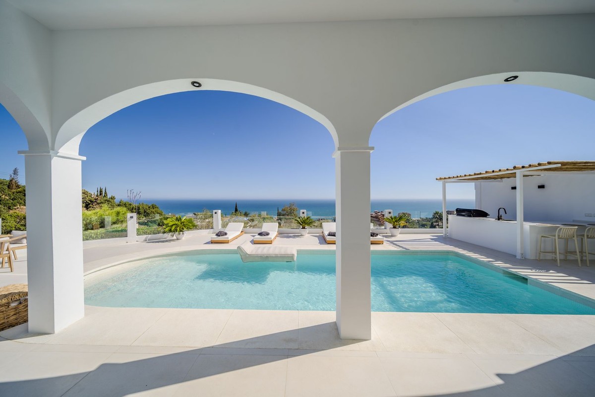 Casa de 5 Dormitorios en venta en La Capellanía, Benalmádena