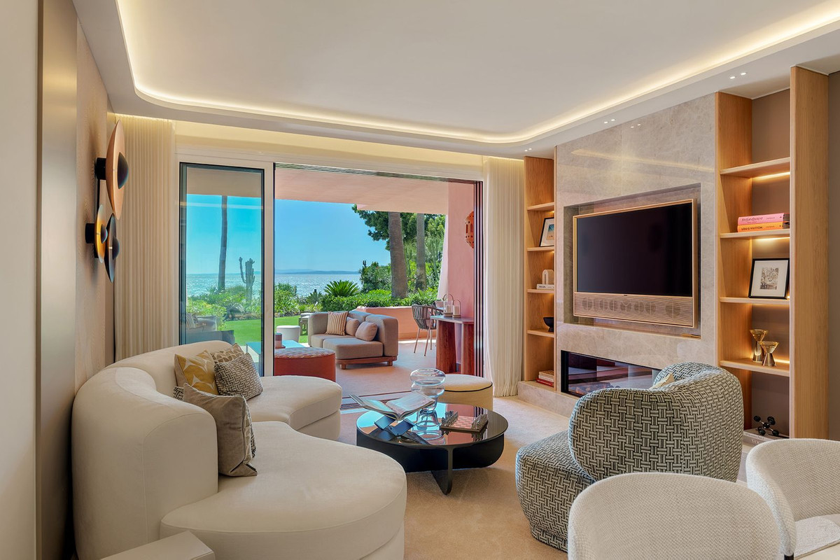 Piso de 3 Dormitorios en venta en Nueva Milla de Oro, Estepona