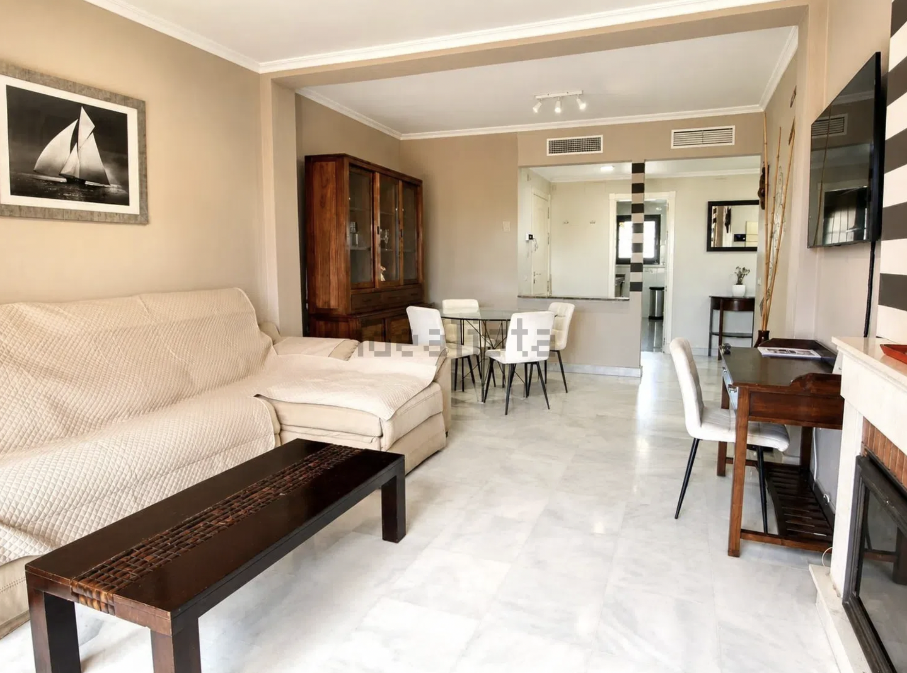 Piso de 2 Dormitorios y 2 Baños en venta en Estepona