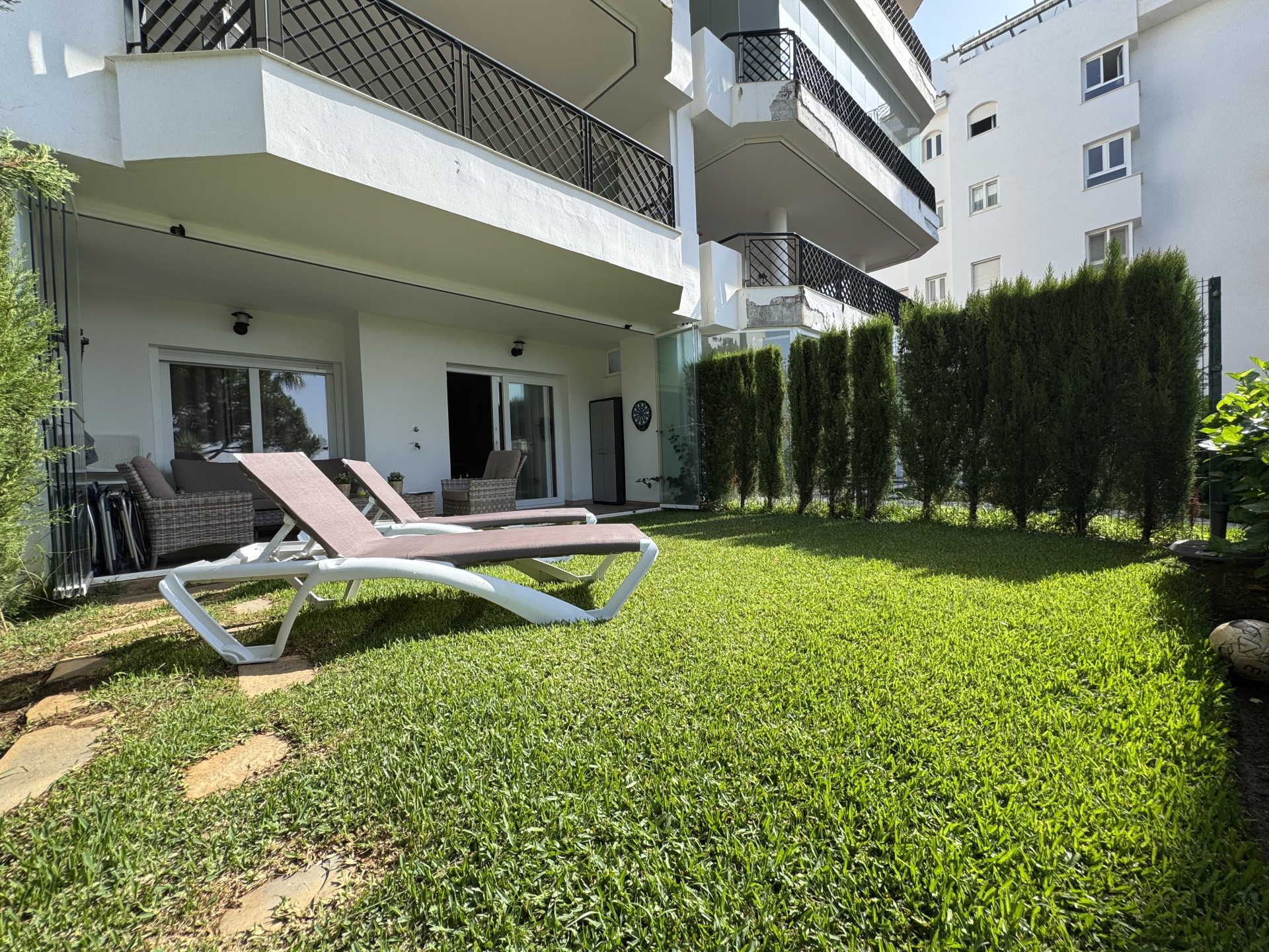 Piso de 2 Dormitorios en venta en Calahonda, Mijas