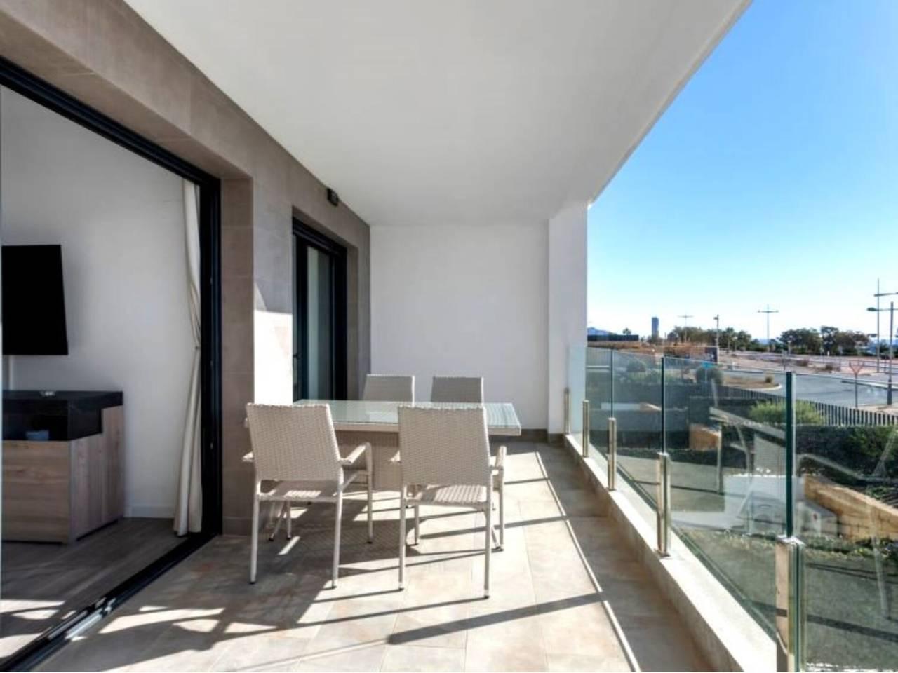 Casa Adosada de 4 Dormitorios en alquiler vacacional en Benidorm Centro Urbano