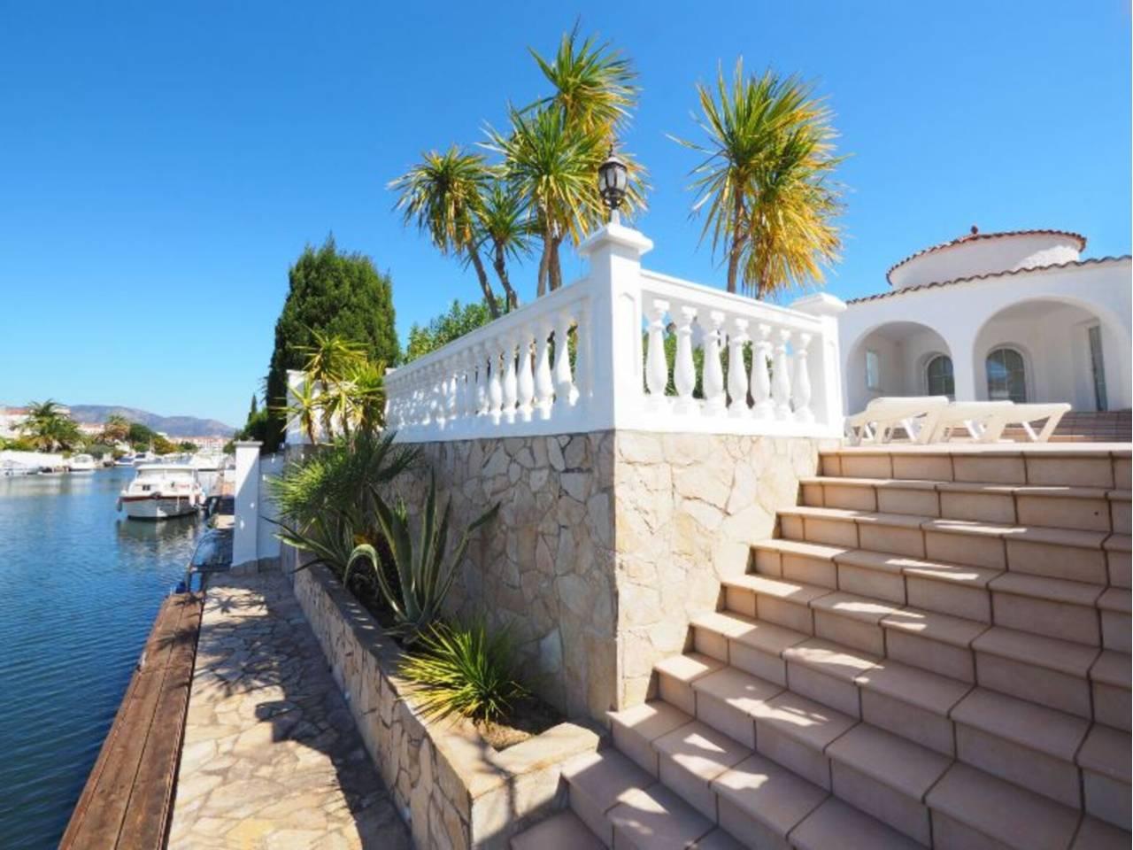 Casa Adosada de 3 Dormitorios en alquiler vacacional en Empuriabrava