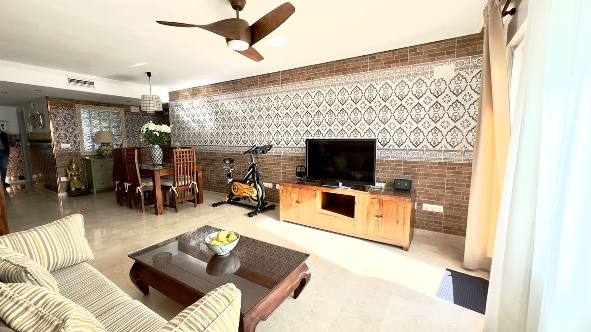 Piso de 2 Dormitorios y 2 Baños en venta en Guadalmina Baja, San Pedro de Alcántara