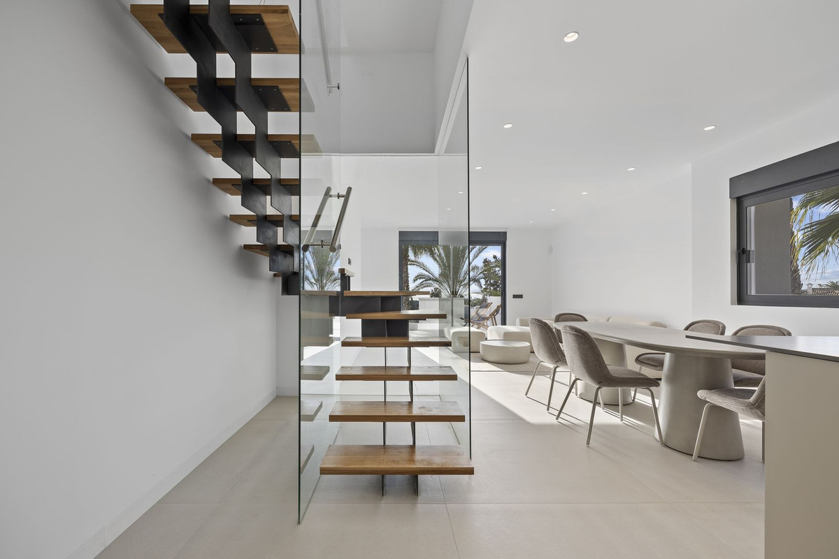 Ático de 3 Dormitorios y 2 Baños en venta en El Paraíso