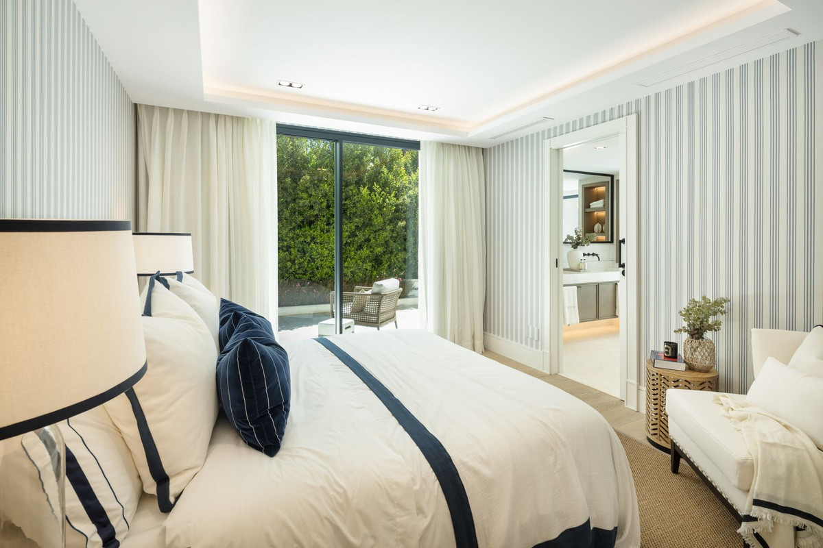 Casa de 7 Dormitorios en venta en Nueva Andalucía, Marbella
