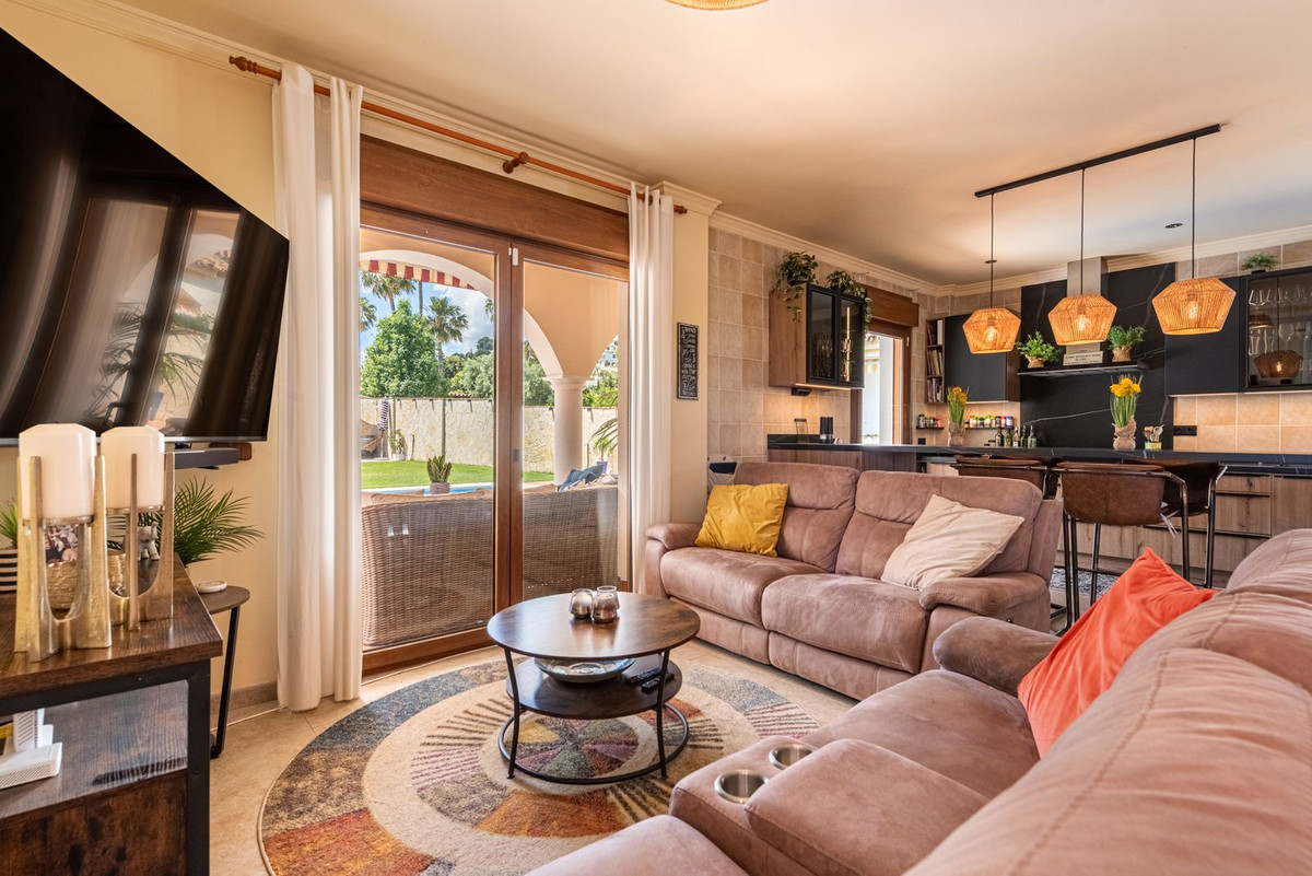 Casa de 4 Dormitorios y 4 Baños en venta en Las Lagunas de Mijas