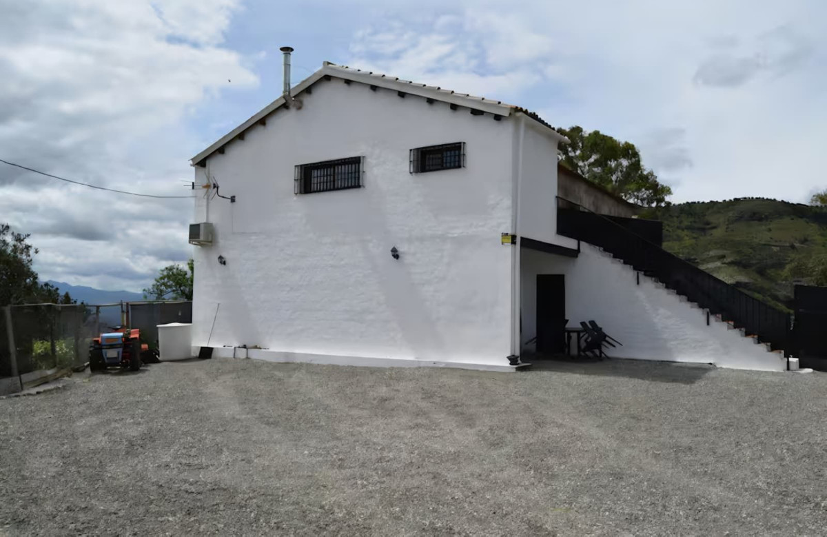 Finca de 5 Dormitorios y 3 Baños en venta en Pizarra