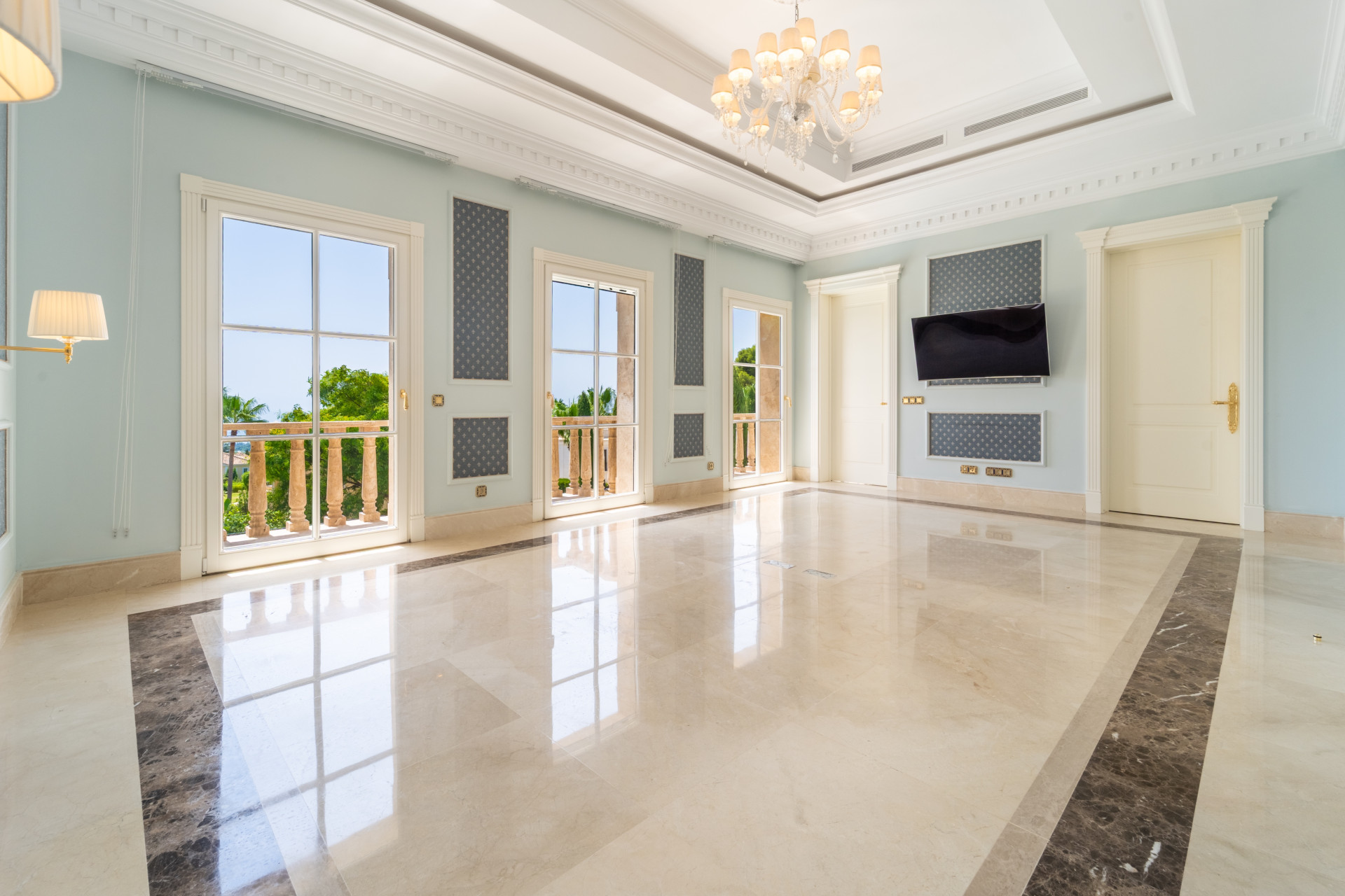 Casa de 10 Dormitorios y 11 Baños en venta en Sierra Blanca, Marbella