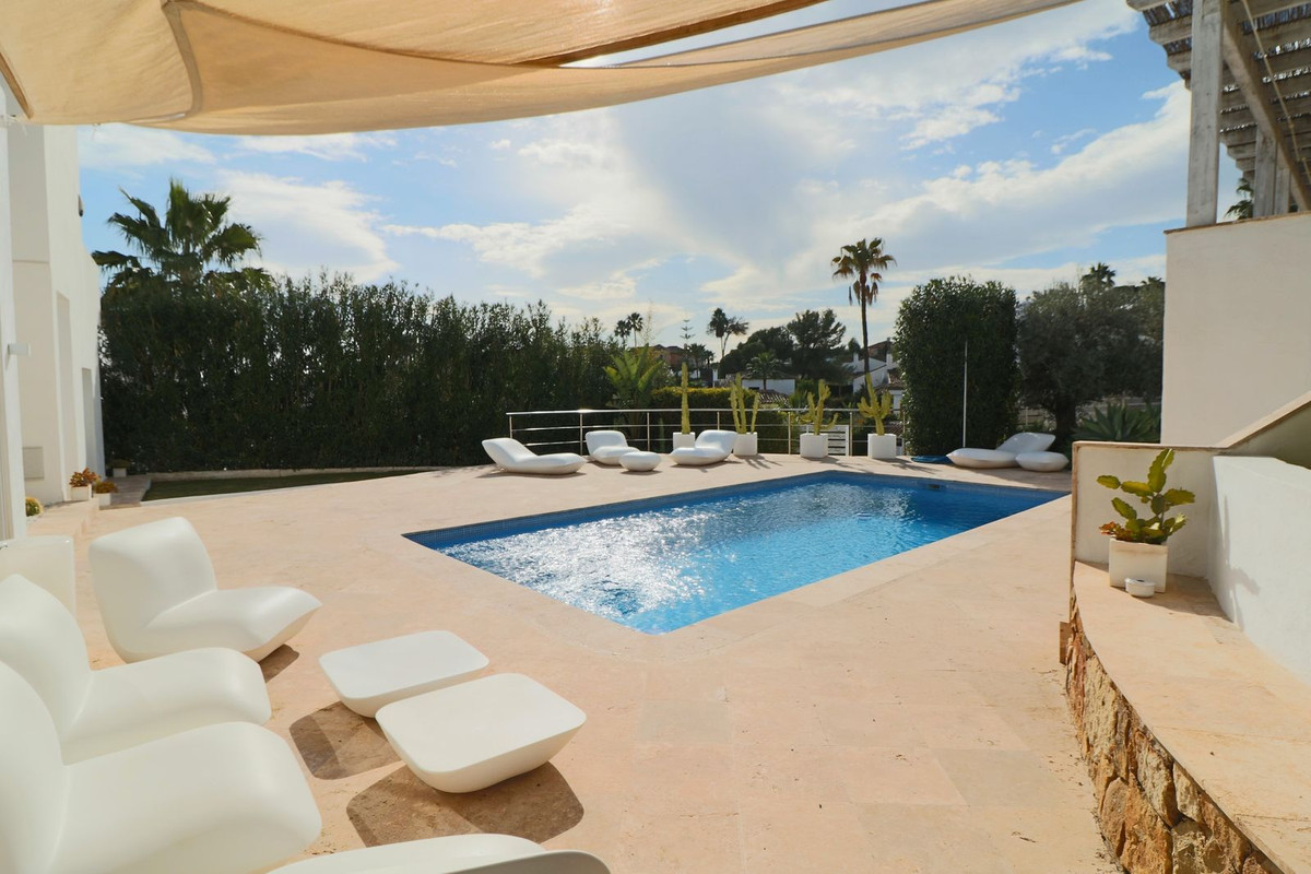 Casa de 5 Dormitorios en venta en Nueva Andalucía, Marbella