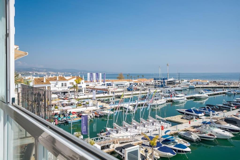 Ático de 2 Dormitorios en venta en Puerto Banús, Marbella