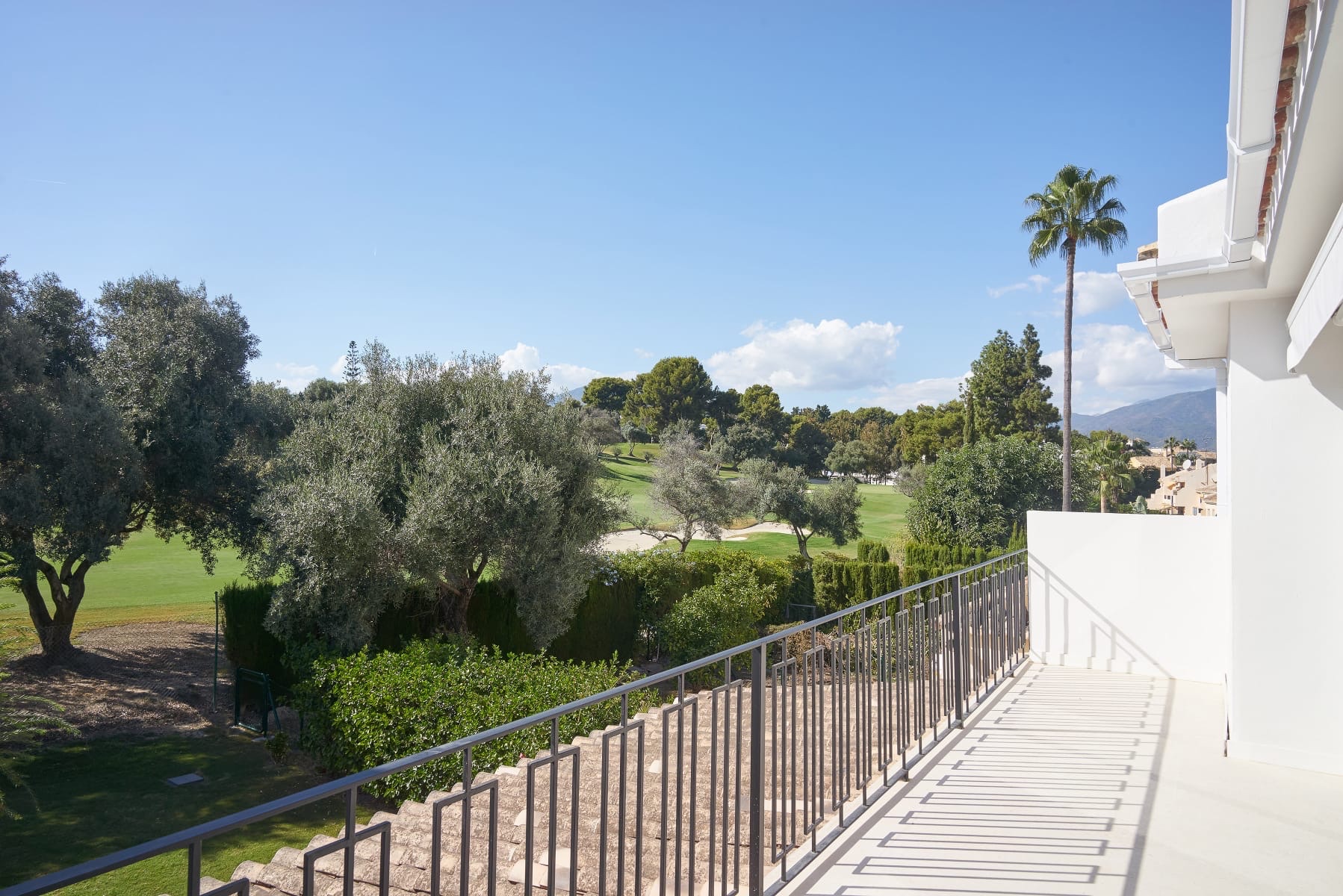 Casa Adosada de 4 Dormitorios y 4 Baños en venta en Nueva Andalucía, Marbella