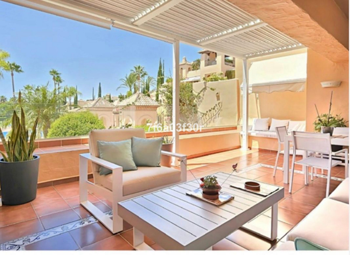 Piso de 2 Dormitorios y 2 Baños en venta en Estepona