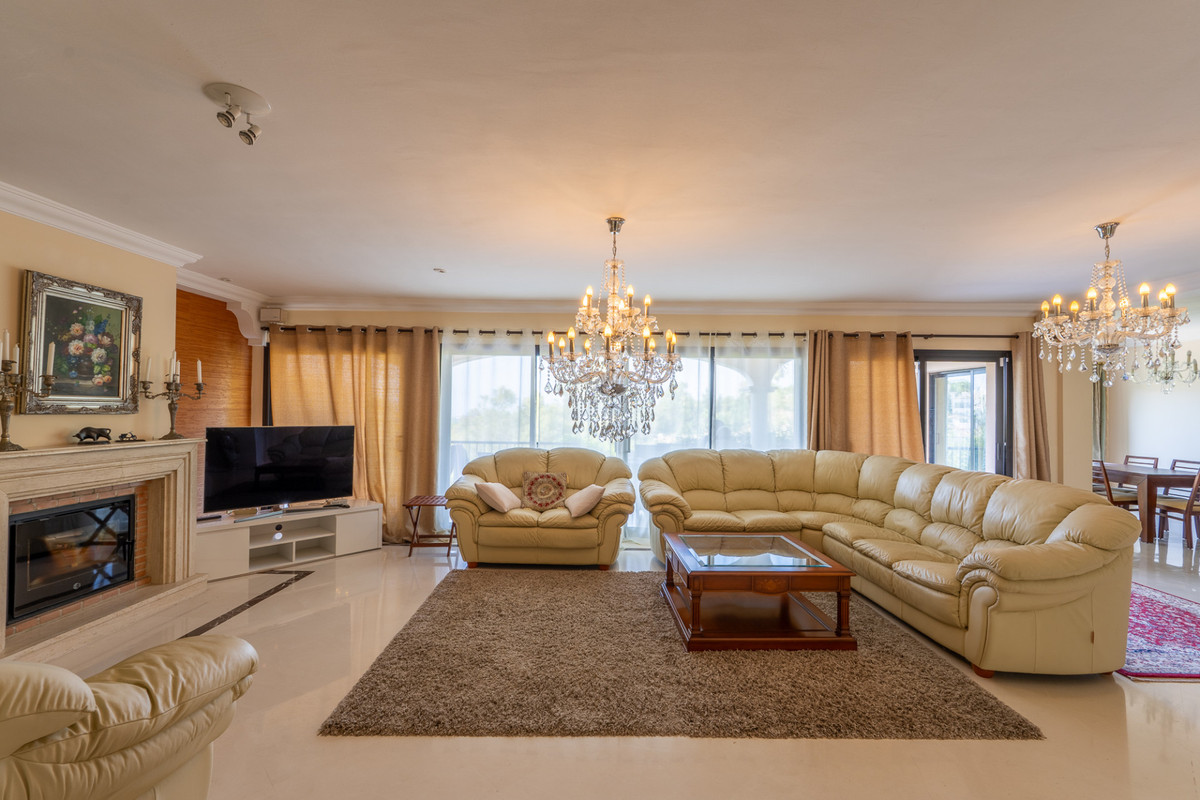 8 Bed, 9 Bath - Villa for Sale in Benahavis