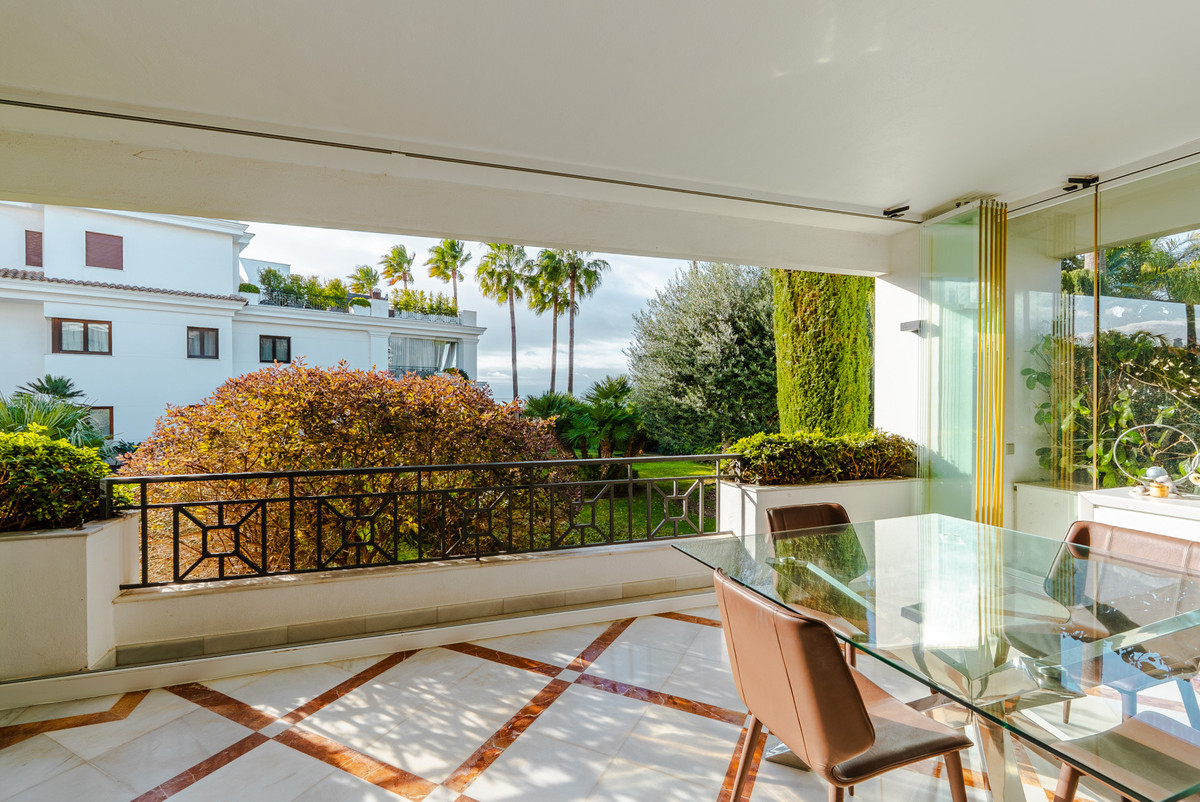 Piso de 3 Dormitorios y 3 Baños en venta en Estepona