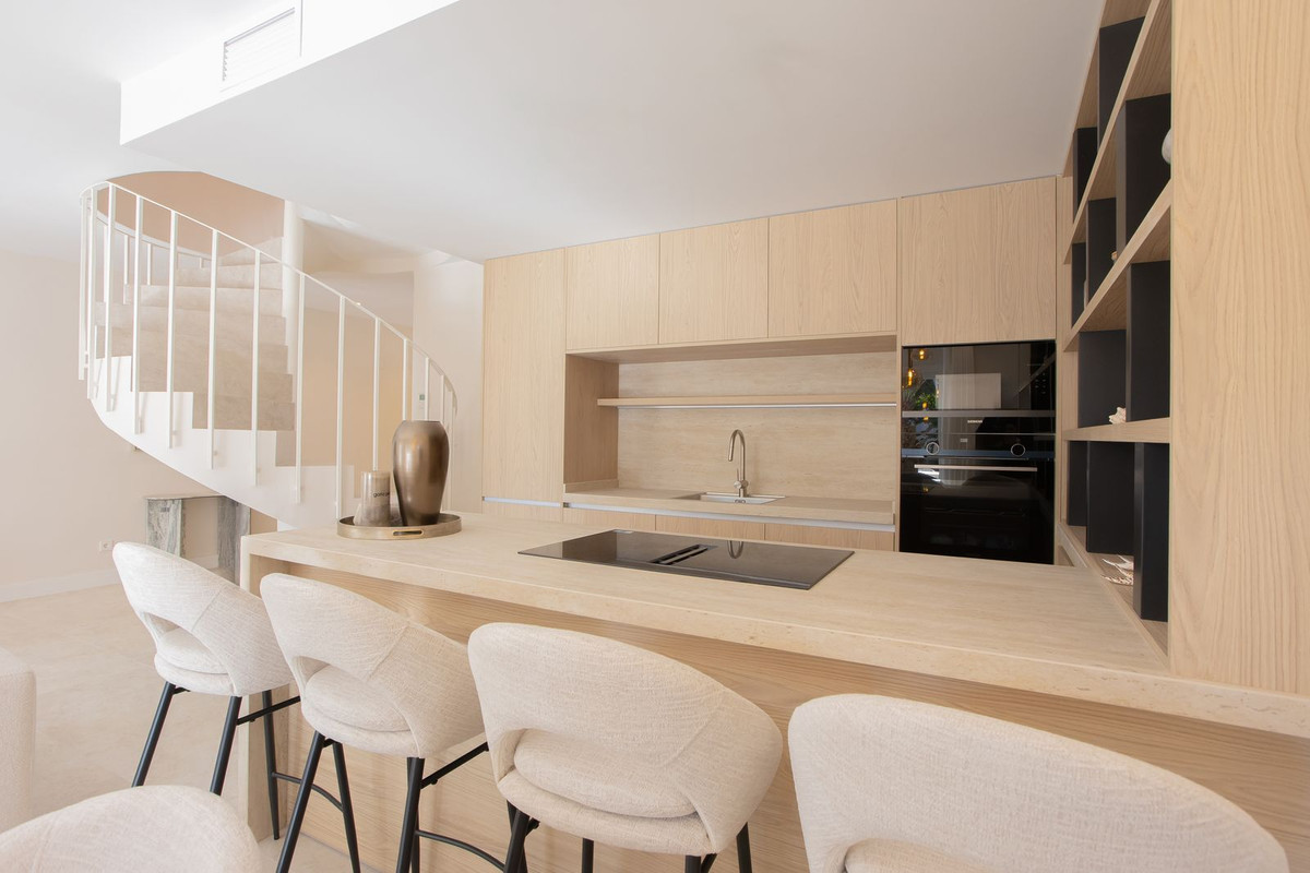 4 Bed - Penthouse for Sale in Nueva Andalucia, Marbella