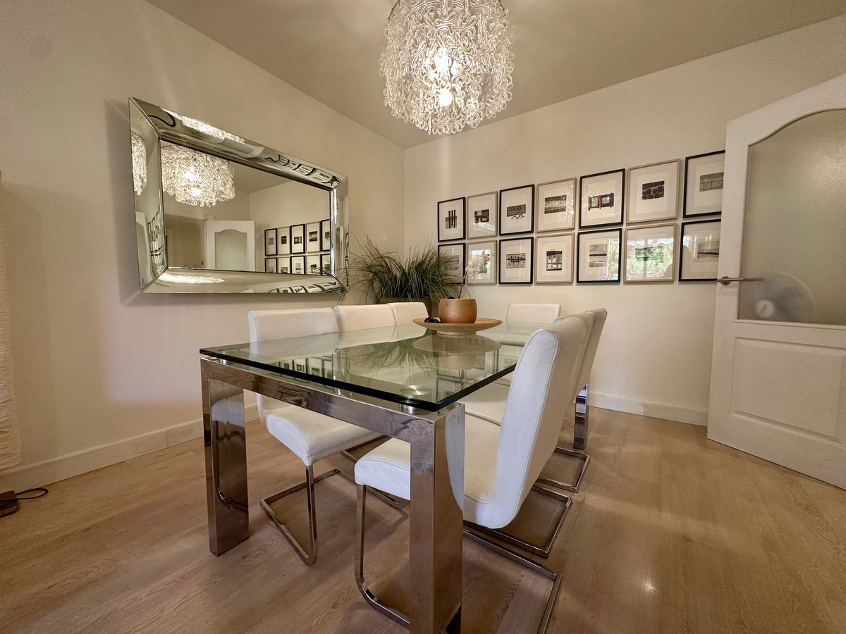 Piso de 3 Dormitorios y 2 Baños en venta en Marbella