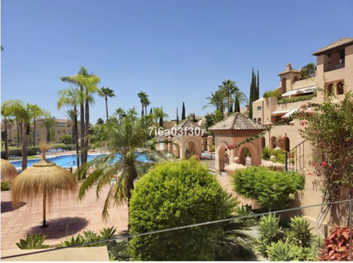 Piso de 2 Dormitorios y 2 Baños en venta en Estepona