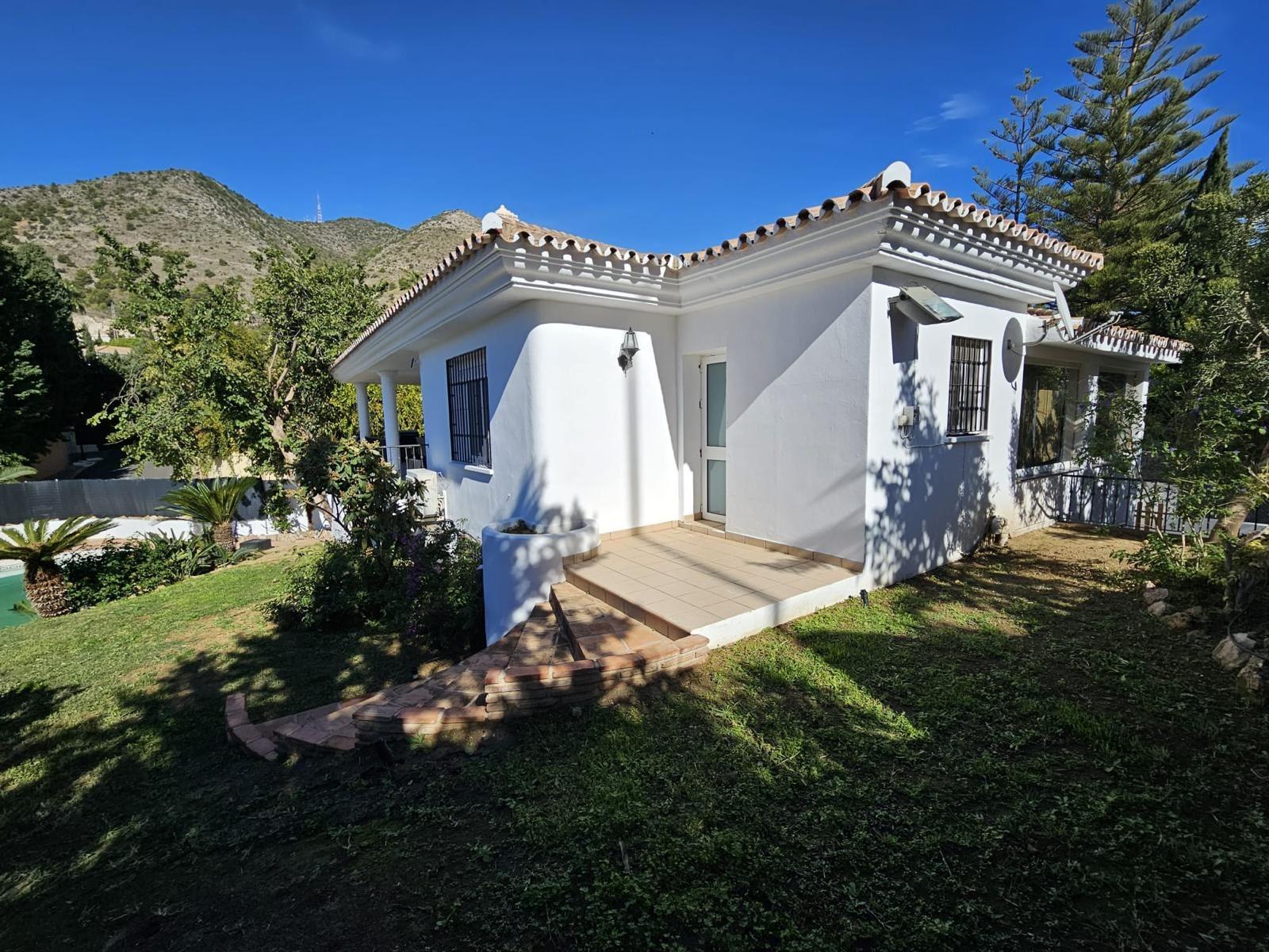 Casa de 5 Dormitorios en venta en Benalmádena Pueblo