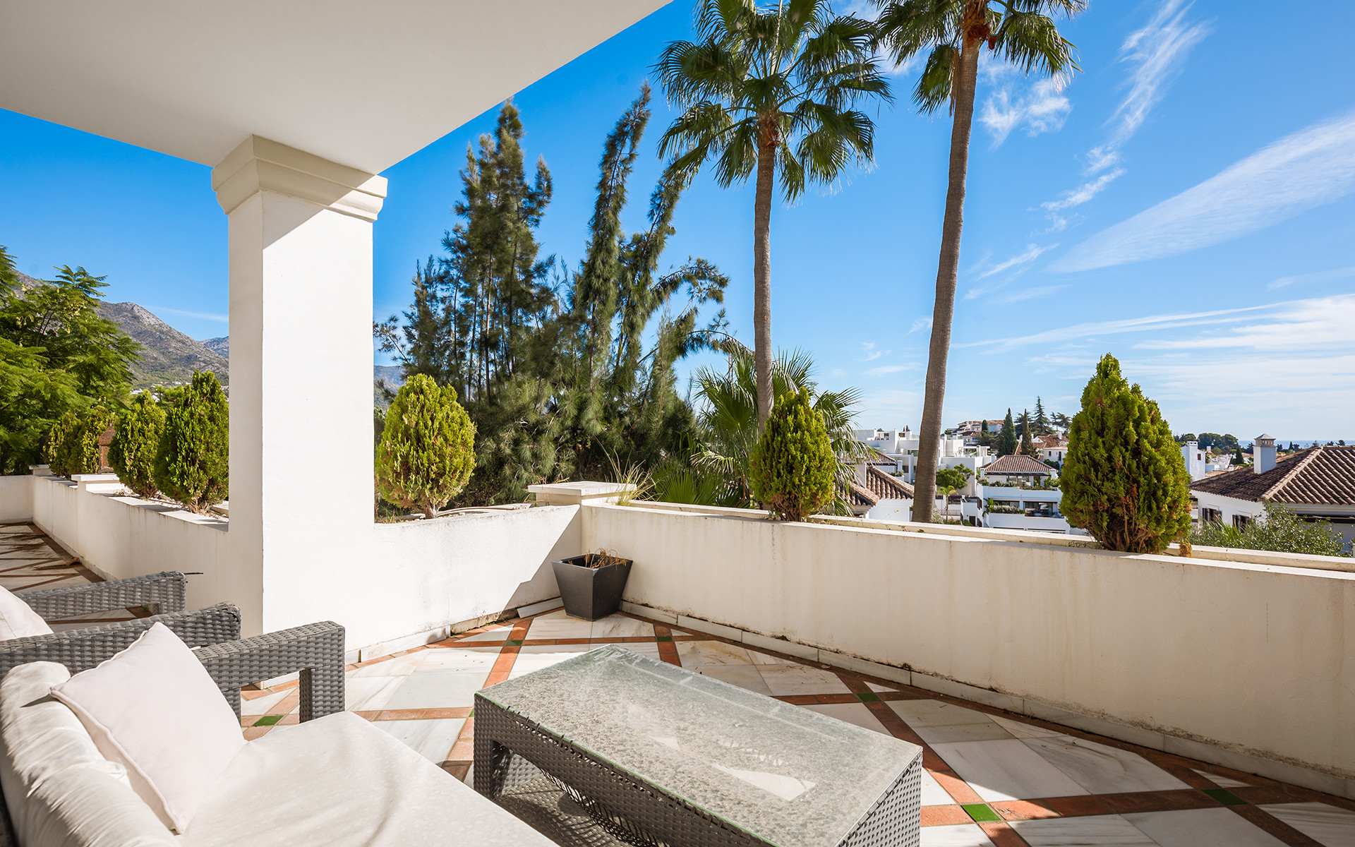 Piso de 4 Dormitorios en venta en Milla de Oro, Marbella
