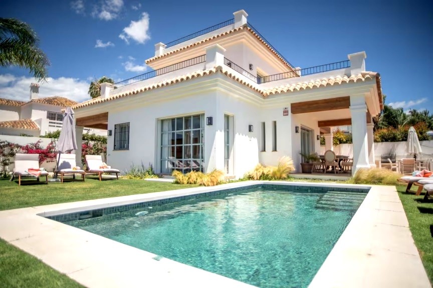 Casa de 5 Dormitorios y 6 Baños en alquiler vacacional en Marbella Centro