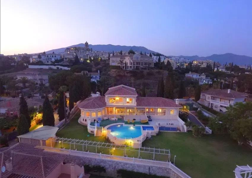 Casa de 8 Dormitorios y 7 Baños en venta en Mijas Golf