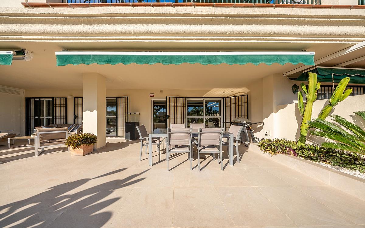 Piso de 2 Dormitorios en venta en Nueva Andalucía, Marbella