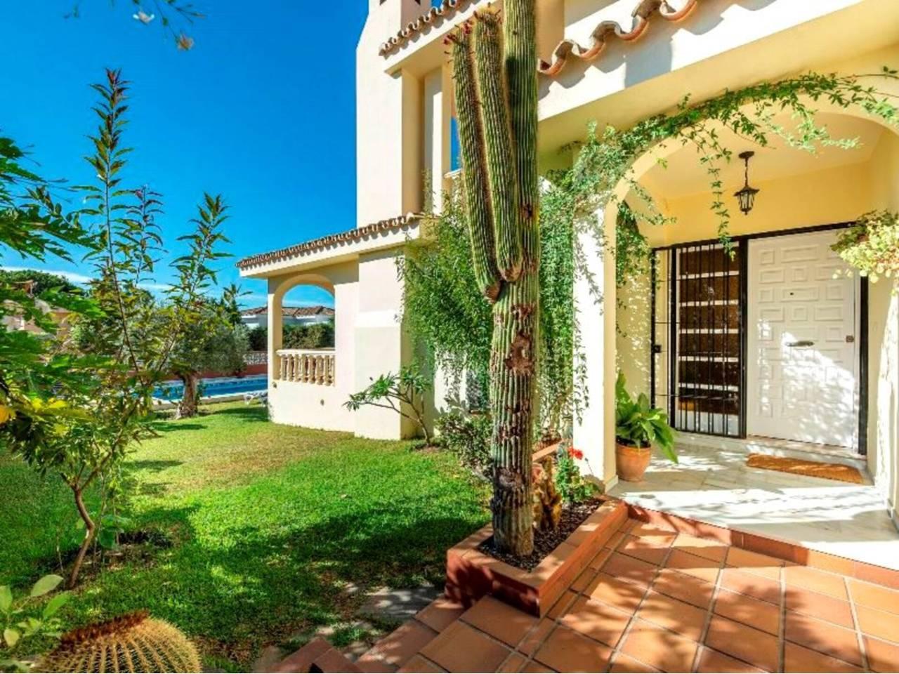 3 кровать Вилла курортная аренда в Torremuelle, Benalmadena