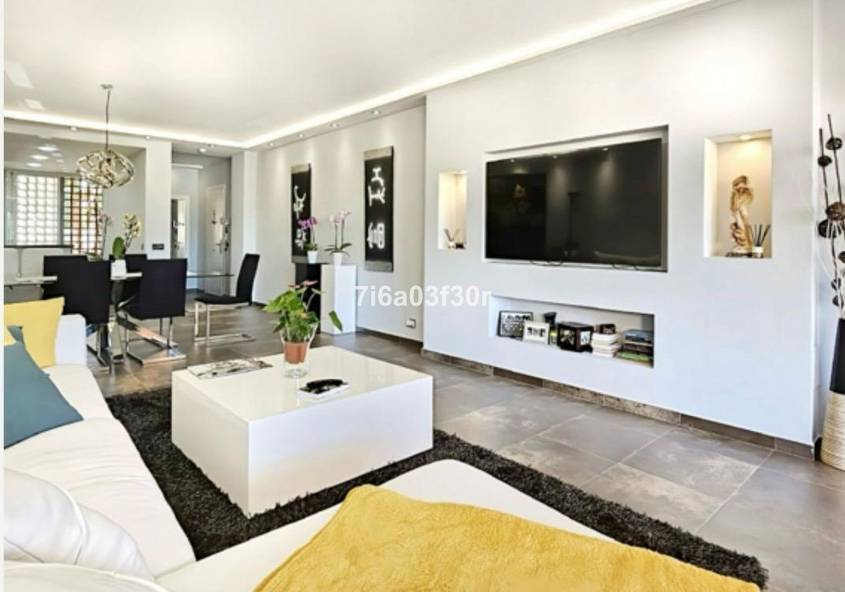 Piso de 2 Dormitorios y 2 Baños en venta en Estepona