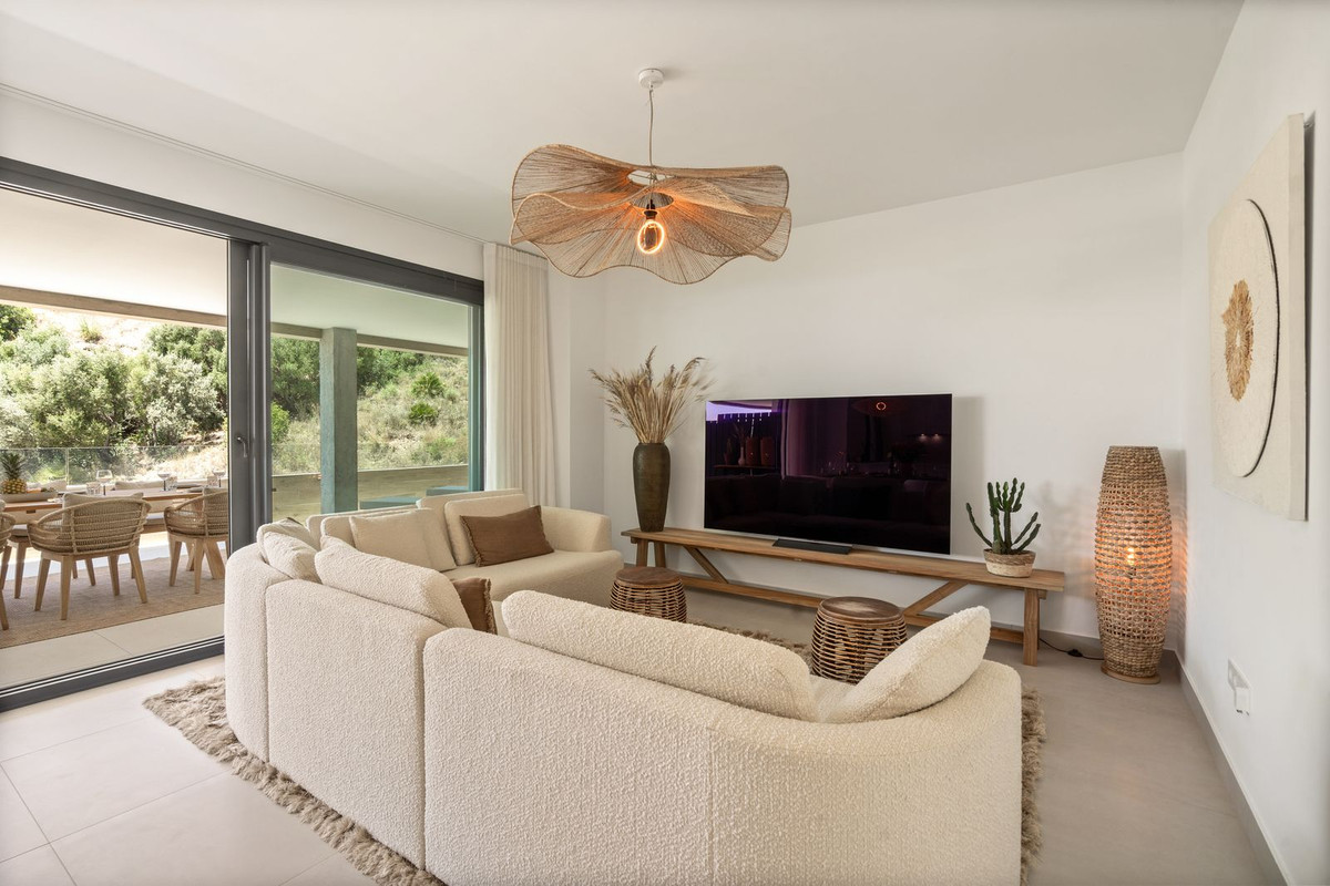 2 спални - Апартамент за продажба в Los Monteros, Marbella