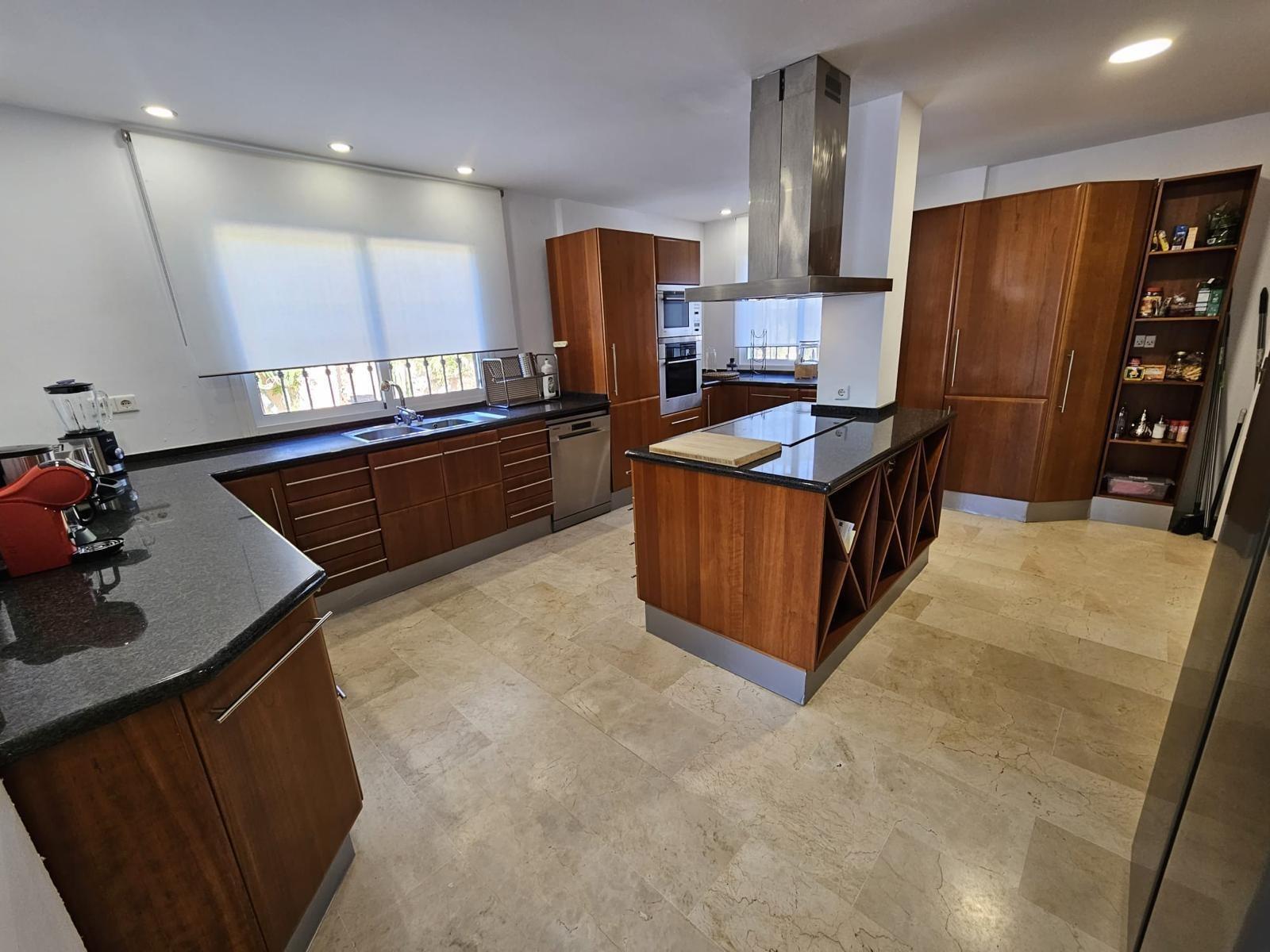 Casa de 5 Dormitorios en venta en Benalmádena Pueblo