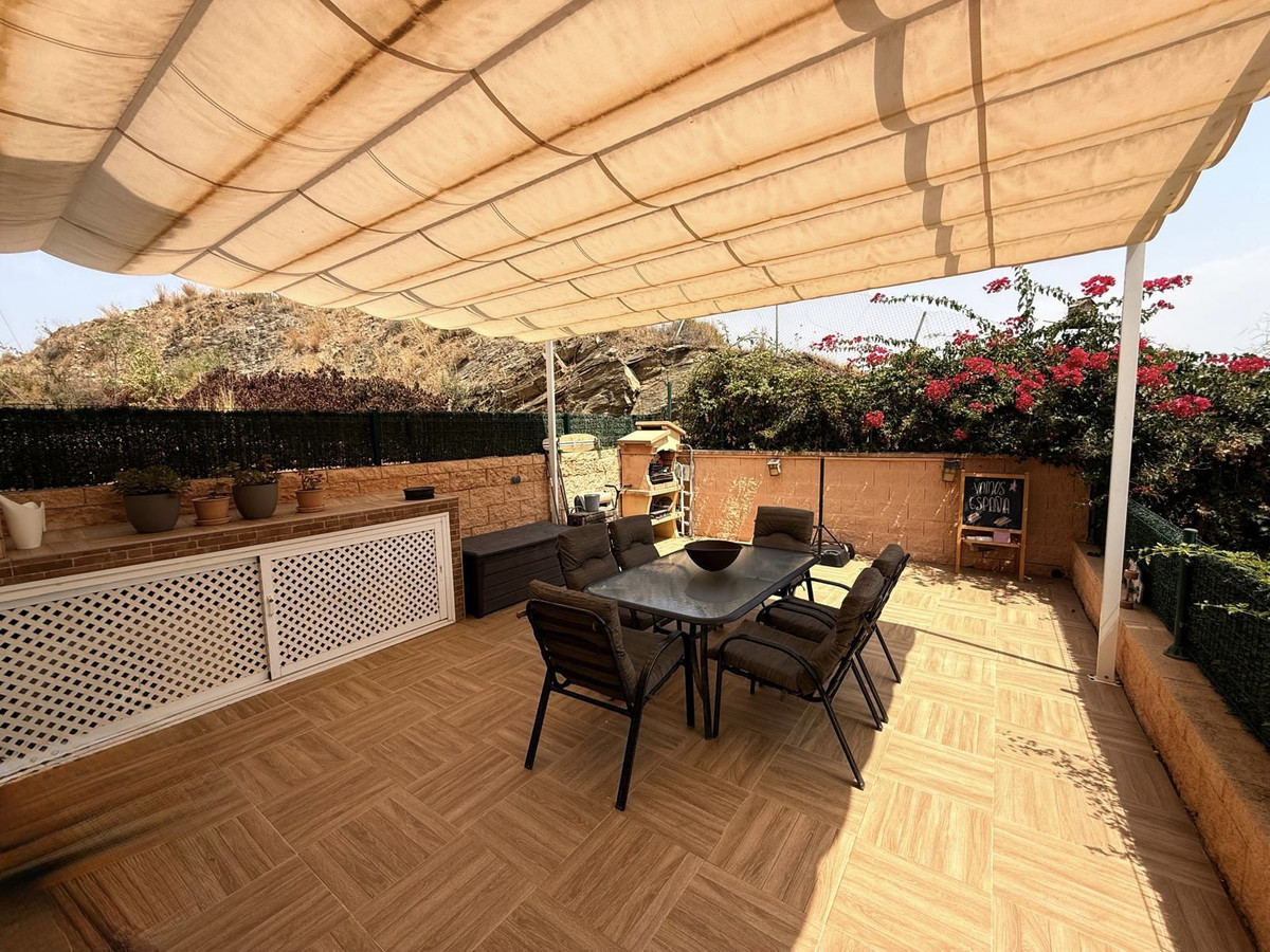 Casa Adosada de 2 Dormitorios y 3 Baños en venta en Cerros del Aguila, Mijas