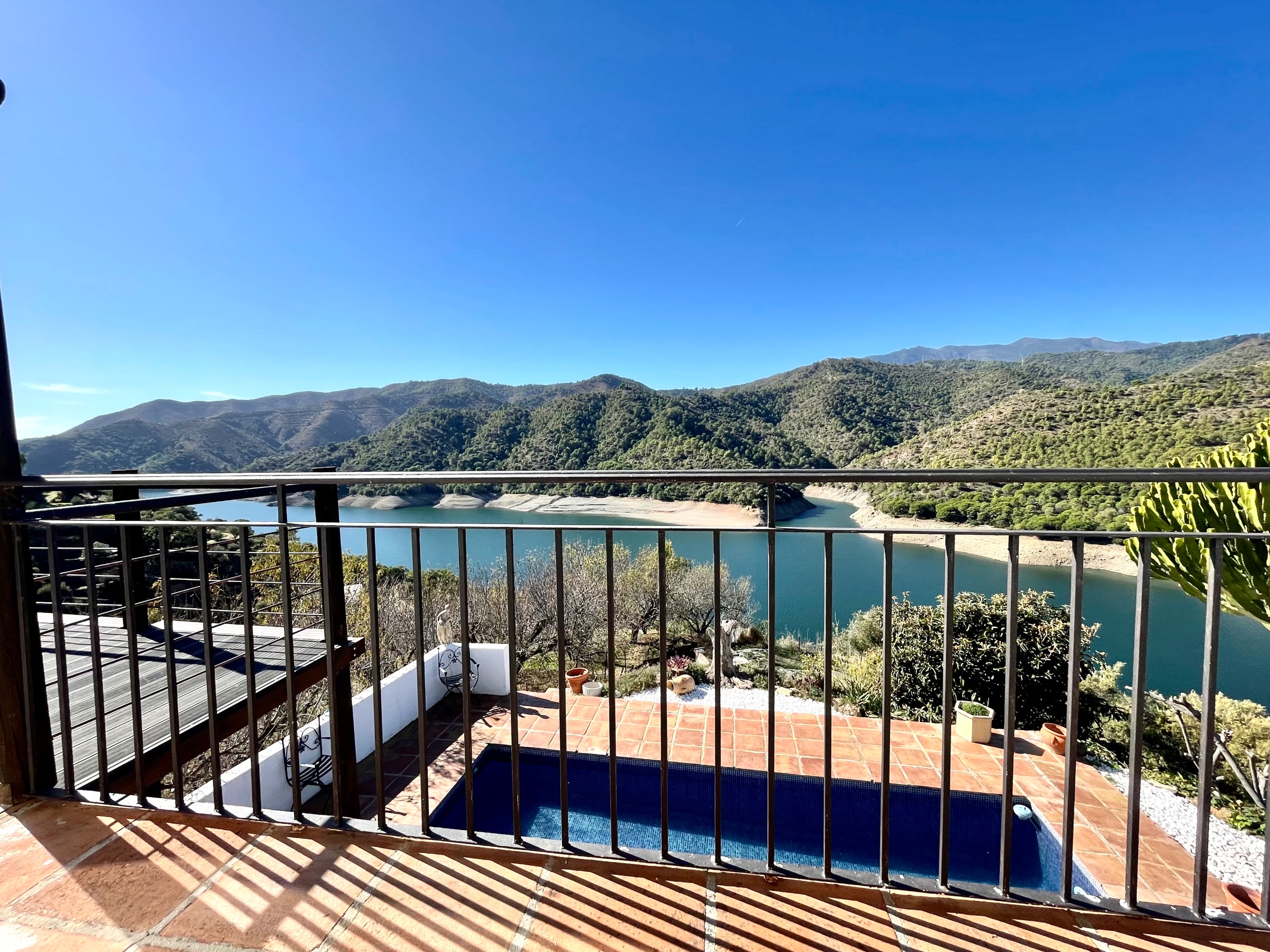 Finca de 3 Dormitorios y 3 Baños en venta en Istán
