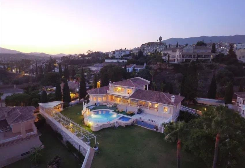 Casa de 8 Dormitorios y 7 Baños en venta en Mijas Golf