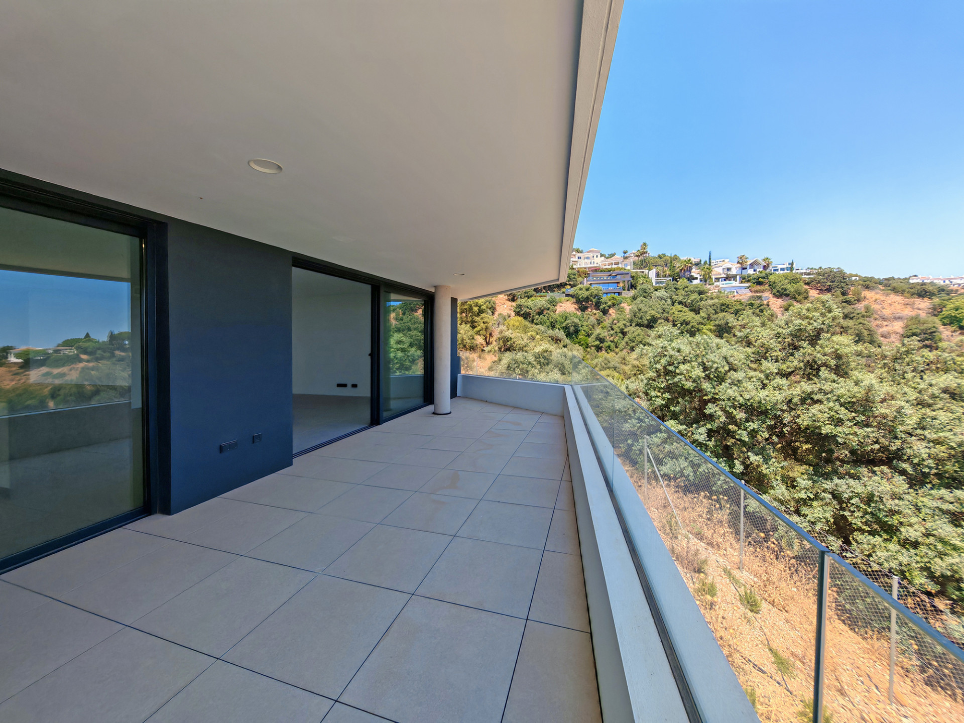 Piso de 3 Dormitorios en venta en Los Monteros, Marbella