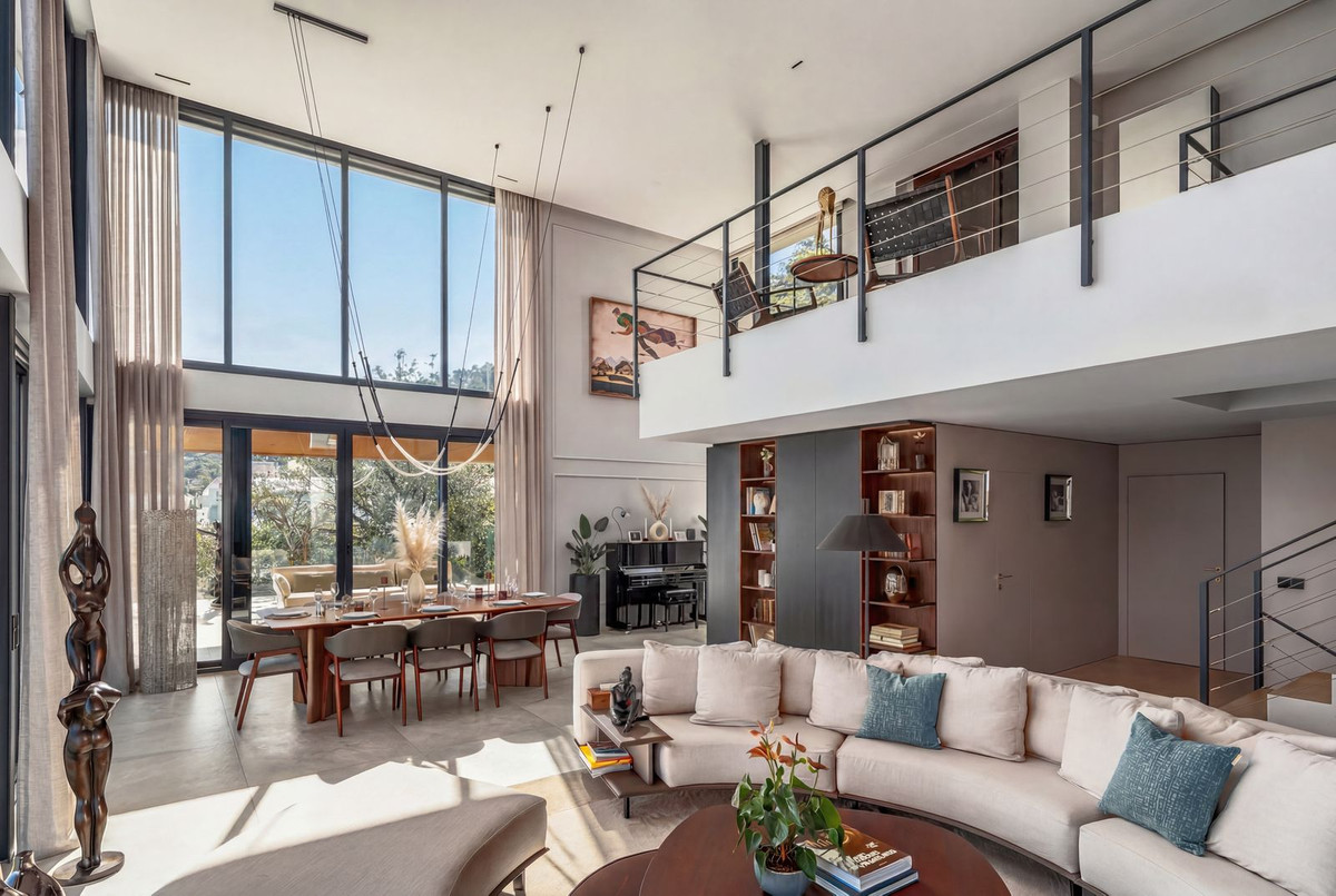 Casa de 6 Dormitorios en venta en La Mairena, Marbella