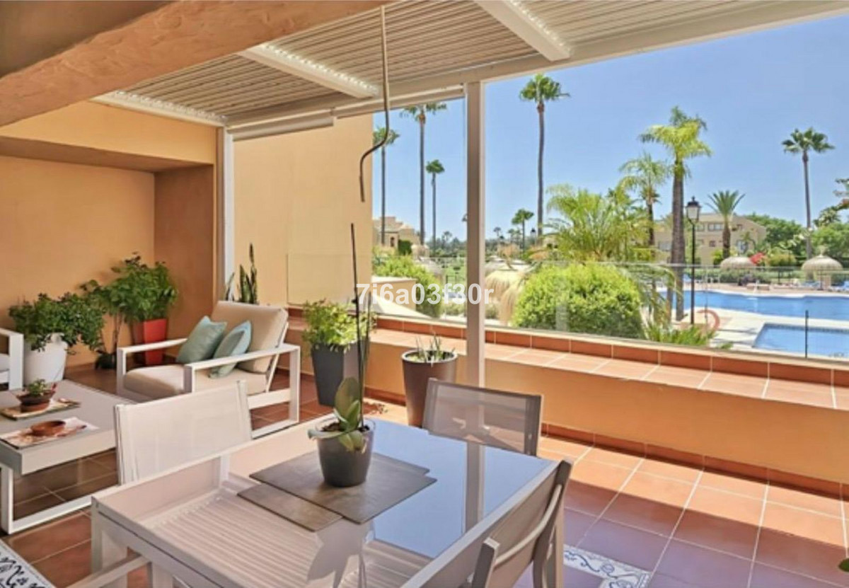 Piso de 2 Dormitorios y 2 Baños en venta en Estepona