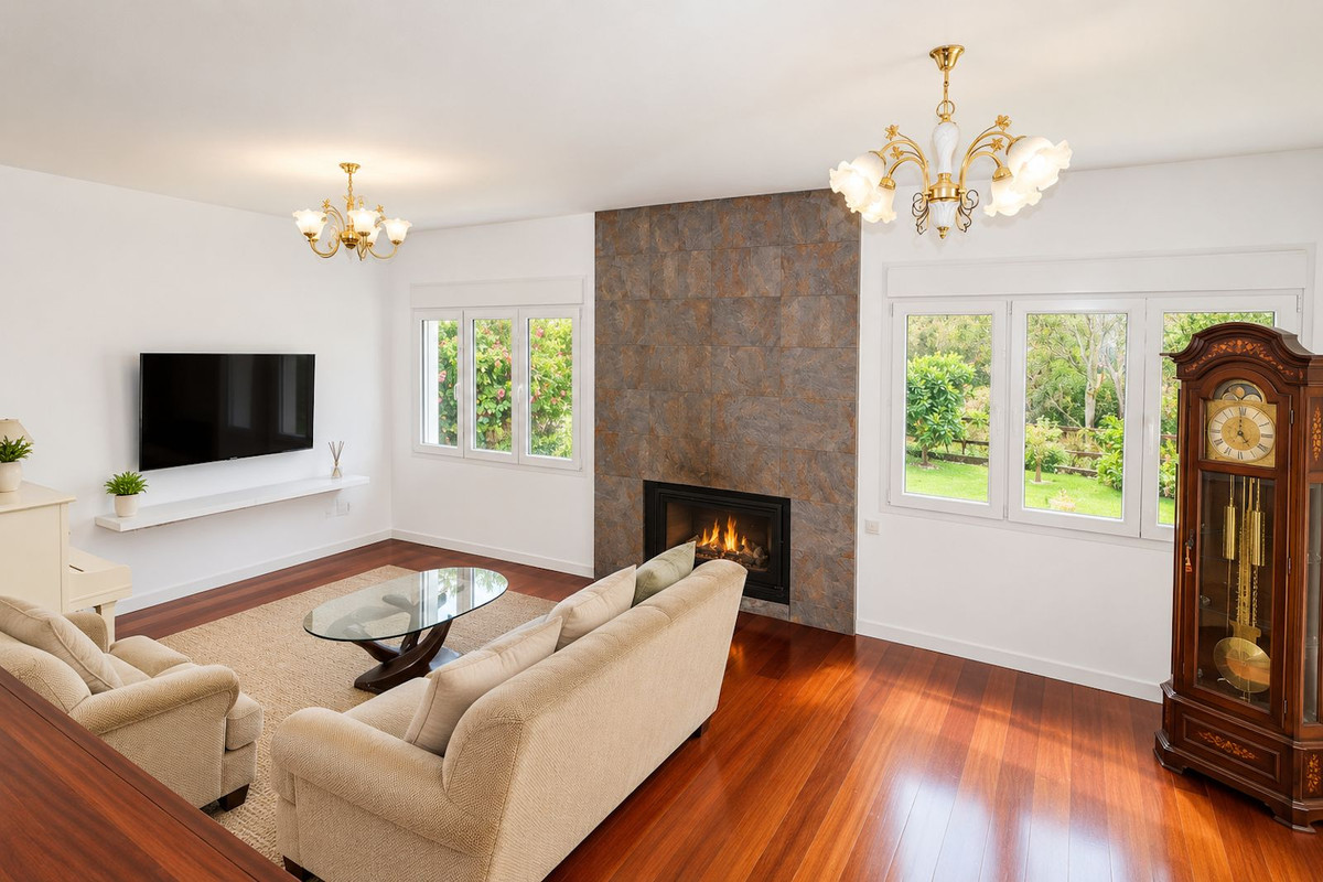 Casa de 3 Dormitorios en venta en El Rosario, Marbella