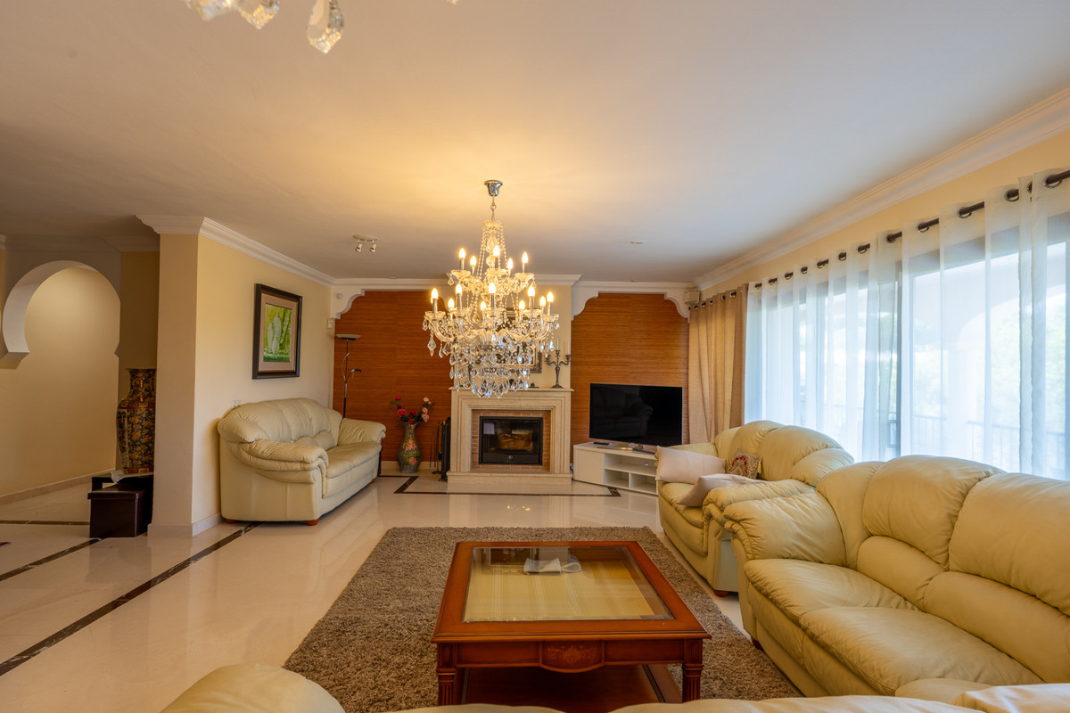 8 Bed, 9 Bath - Villa for Sale in Benahavis