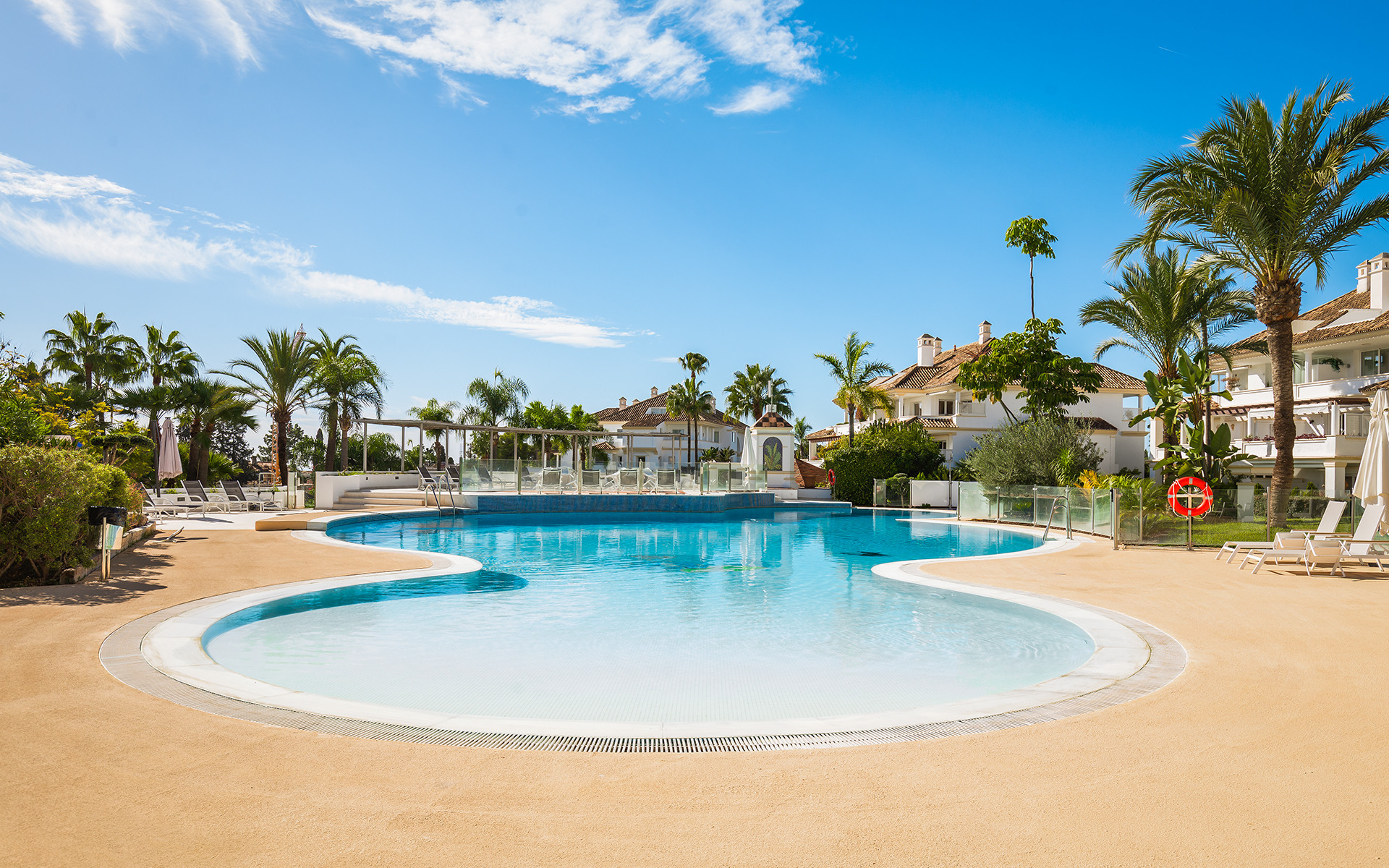 Piso de 4 Dormitorios en venta en Milla de Oro, Marbella