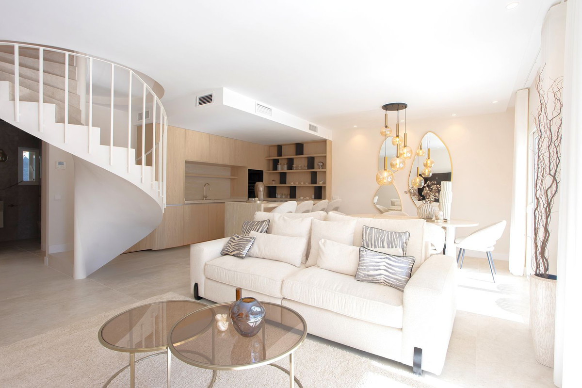 4 Bed - Penthouse for Sale in Nueva Andalucia, Marbella
