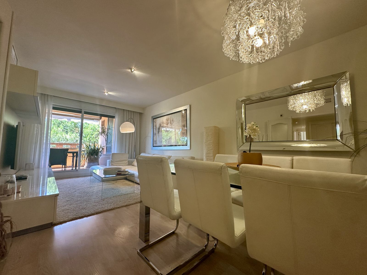 Piso de 3 Dormitorios y 2 Baños en venta en Marbella
